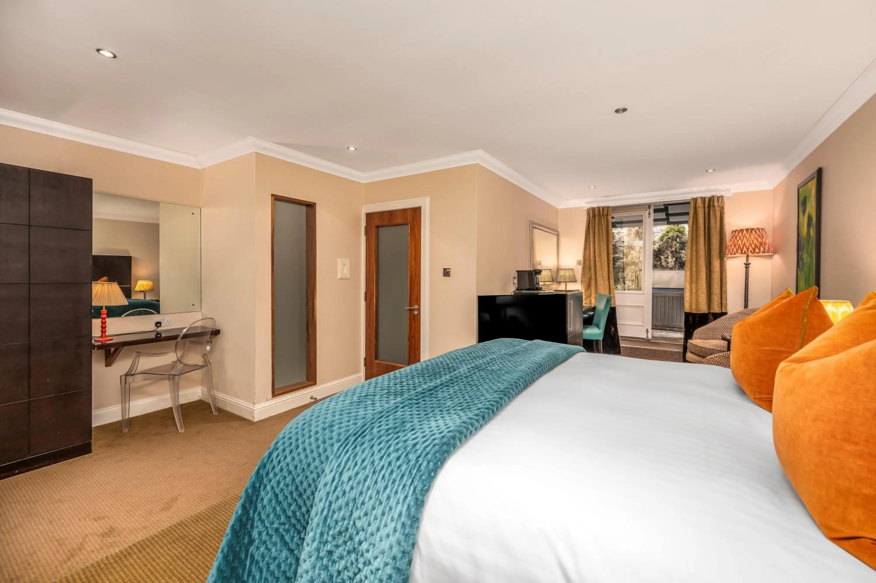 Photo of the whole room, Bed in Rocpool Reserve