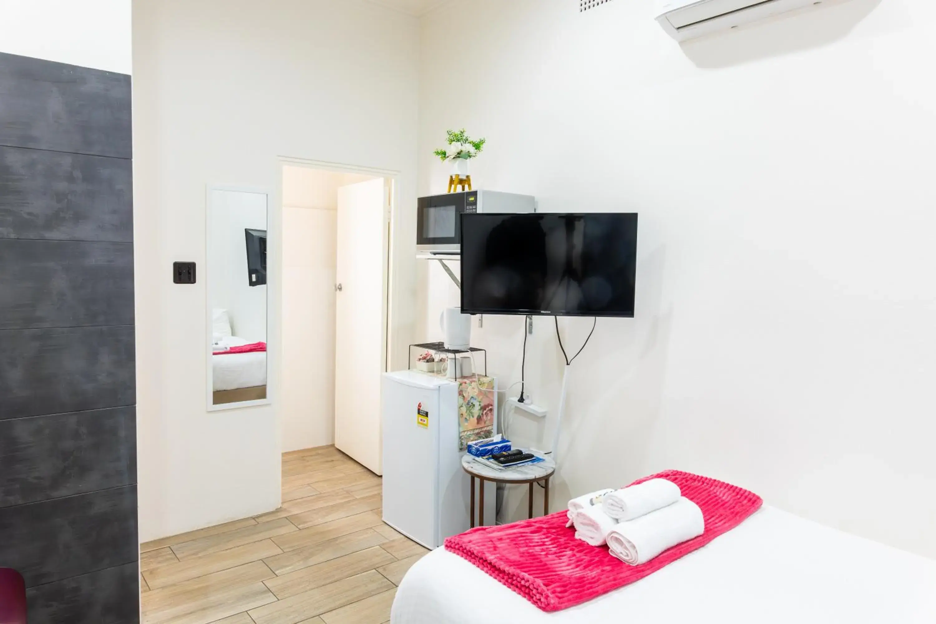 Double Room with Private Bathroom in Exchange Hotel Goulburn Double Room with Private Bathroom in Exchange Hotel Goulburn