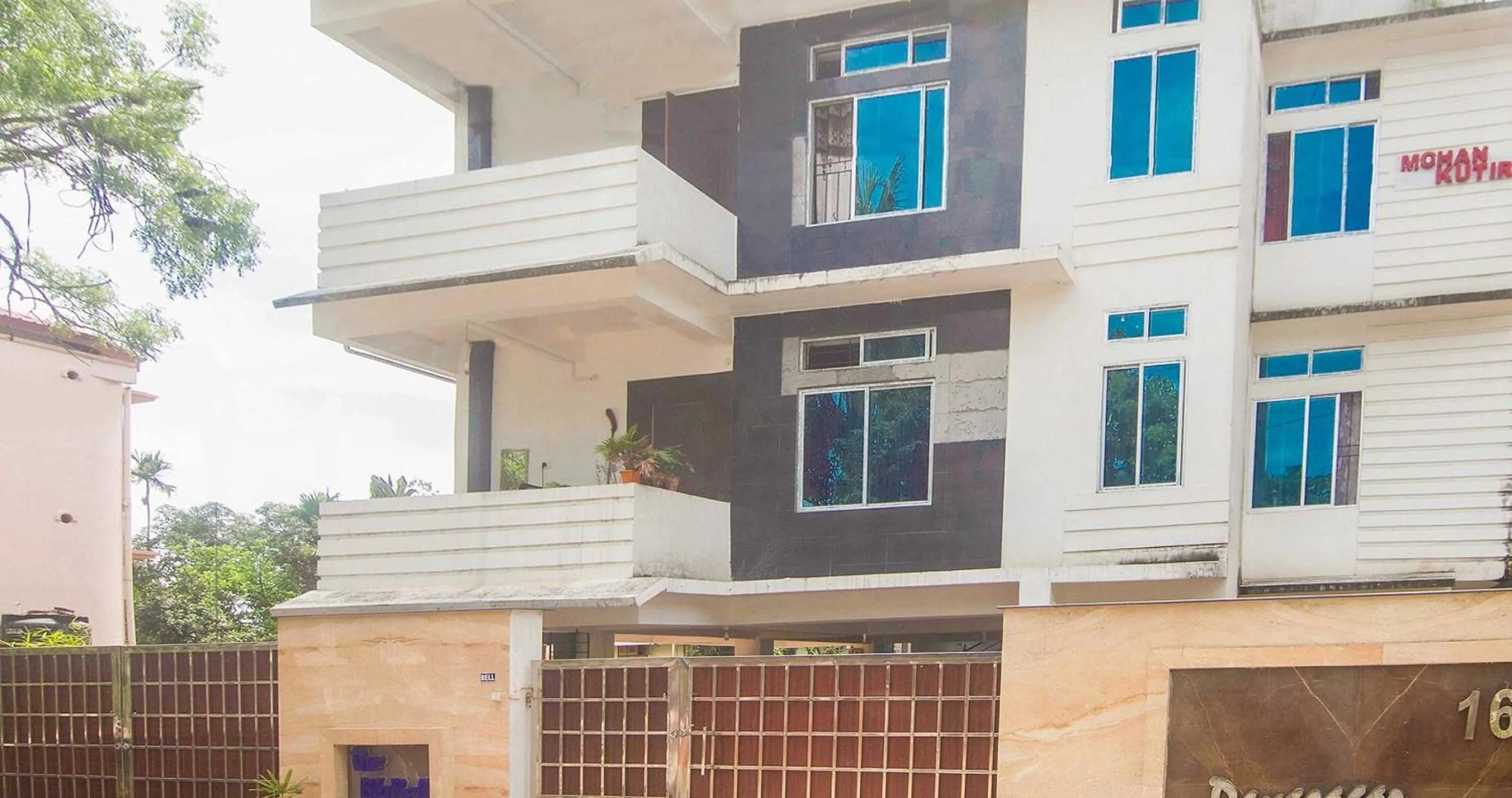 Facade/entrance in Hotel OThe Blu Bell