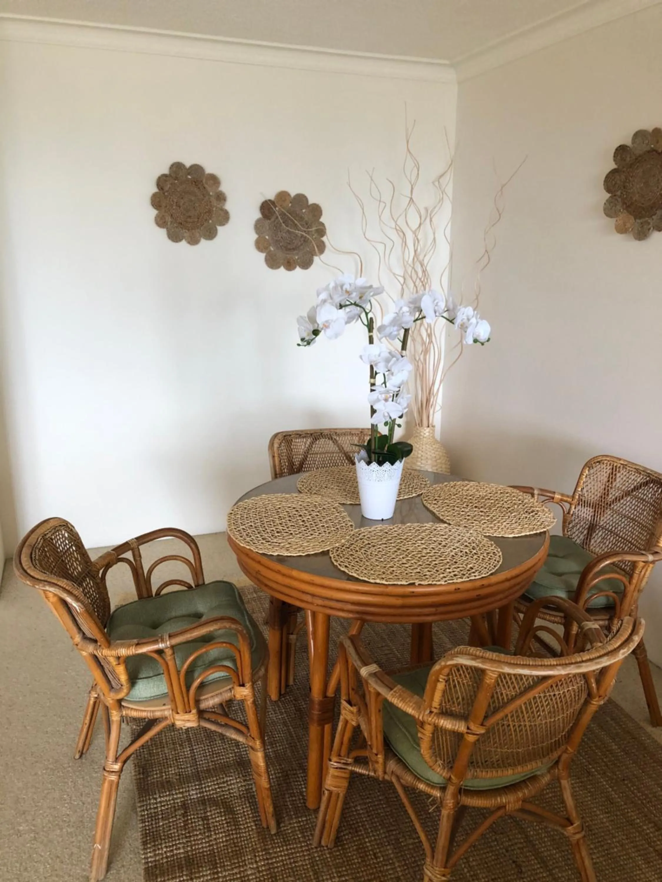 Dining area in Oceania on Burleigh Beach
