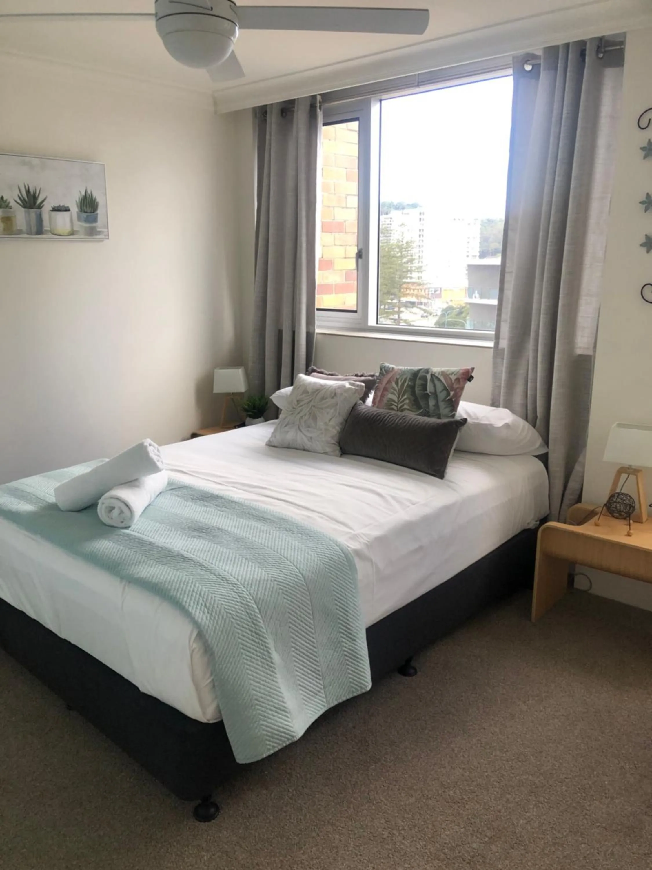 Bedroom, Bed in Oceania on Burleigh Beach