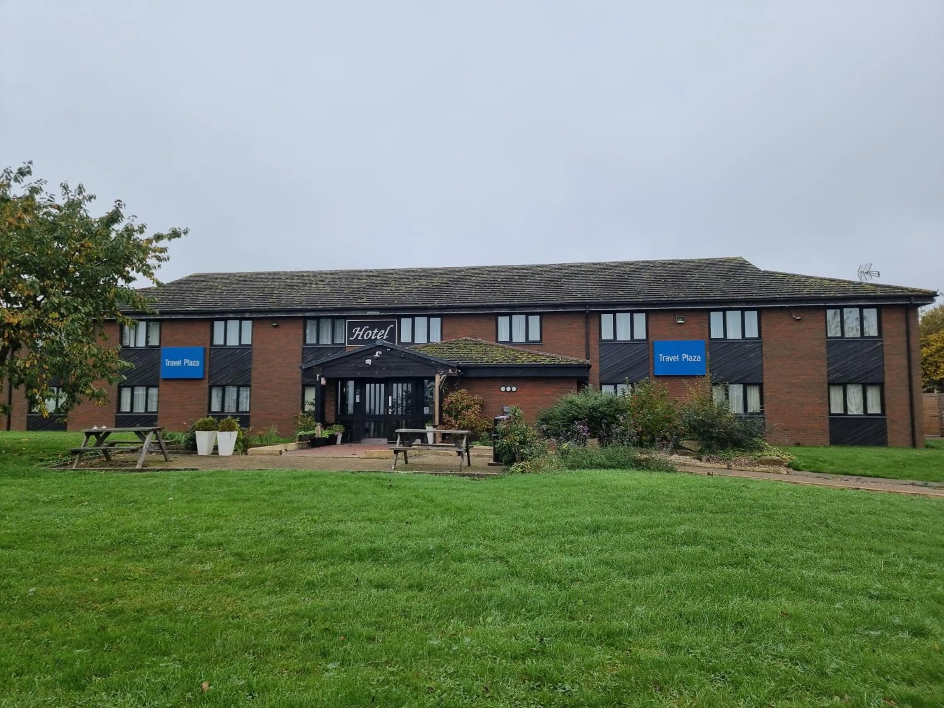 Property building in Travel Plaza Hotel