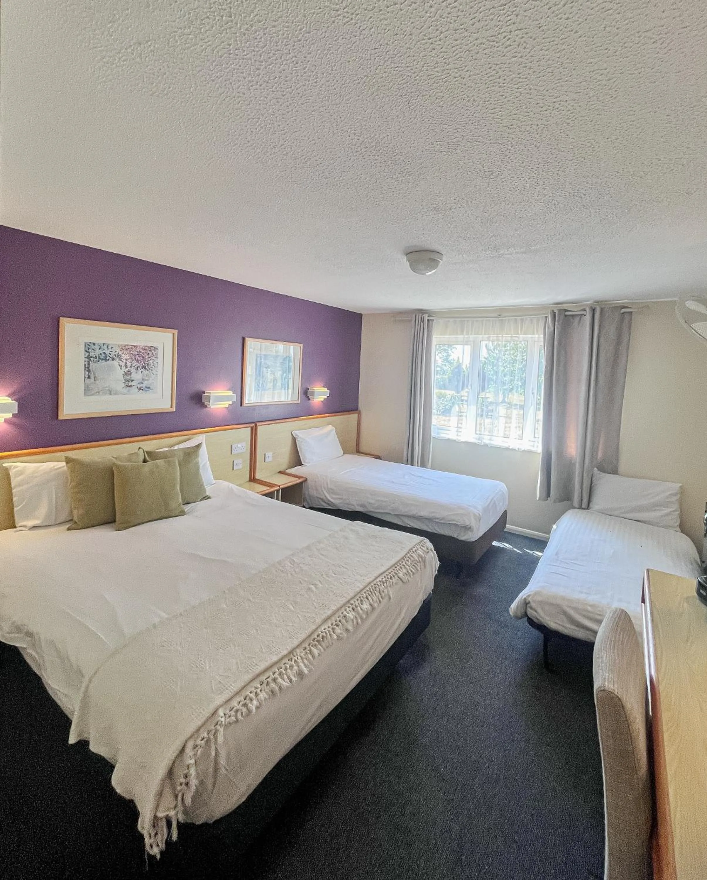 Bed in Travel Plaza Hotel