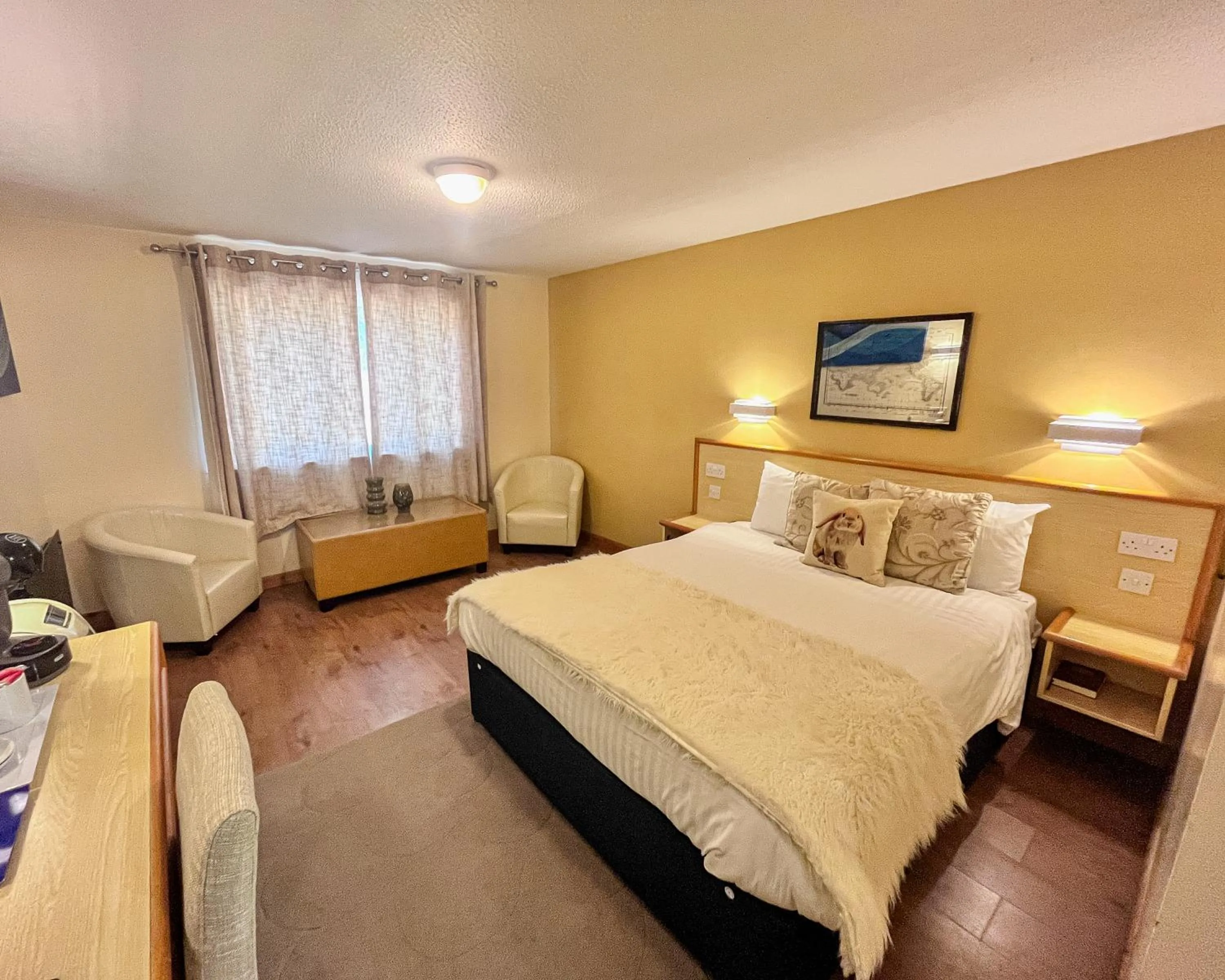 Bed in Travel Plaza Hotel