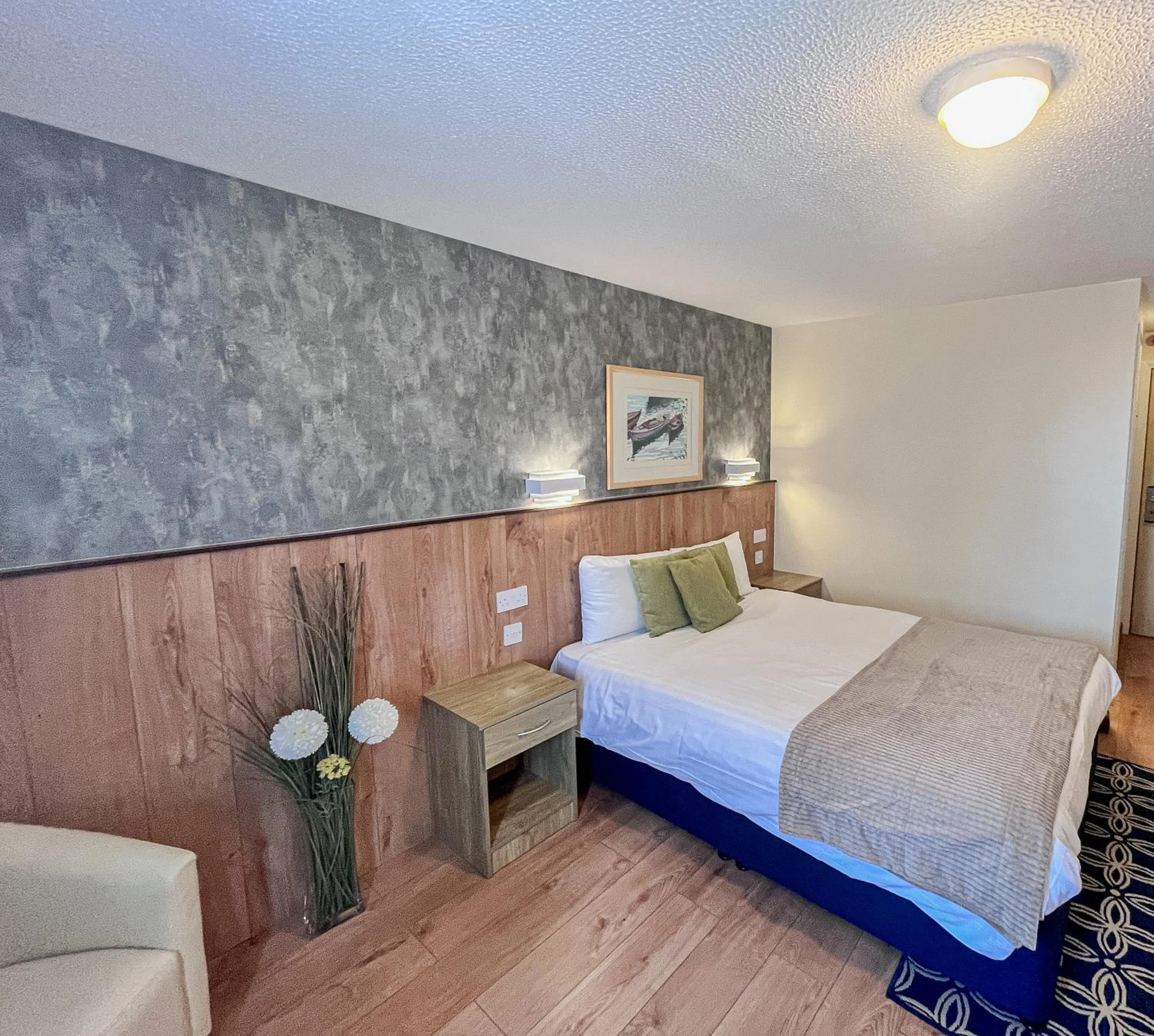 Bed in Travel Plaza Hotel