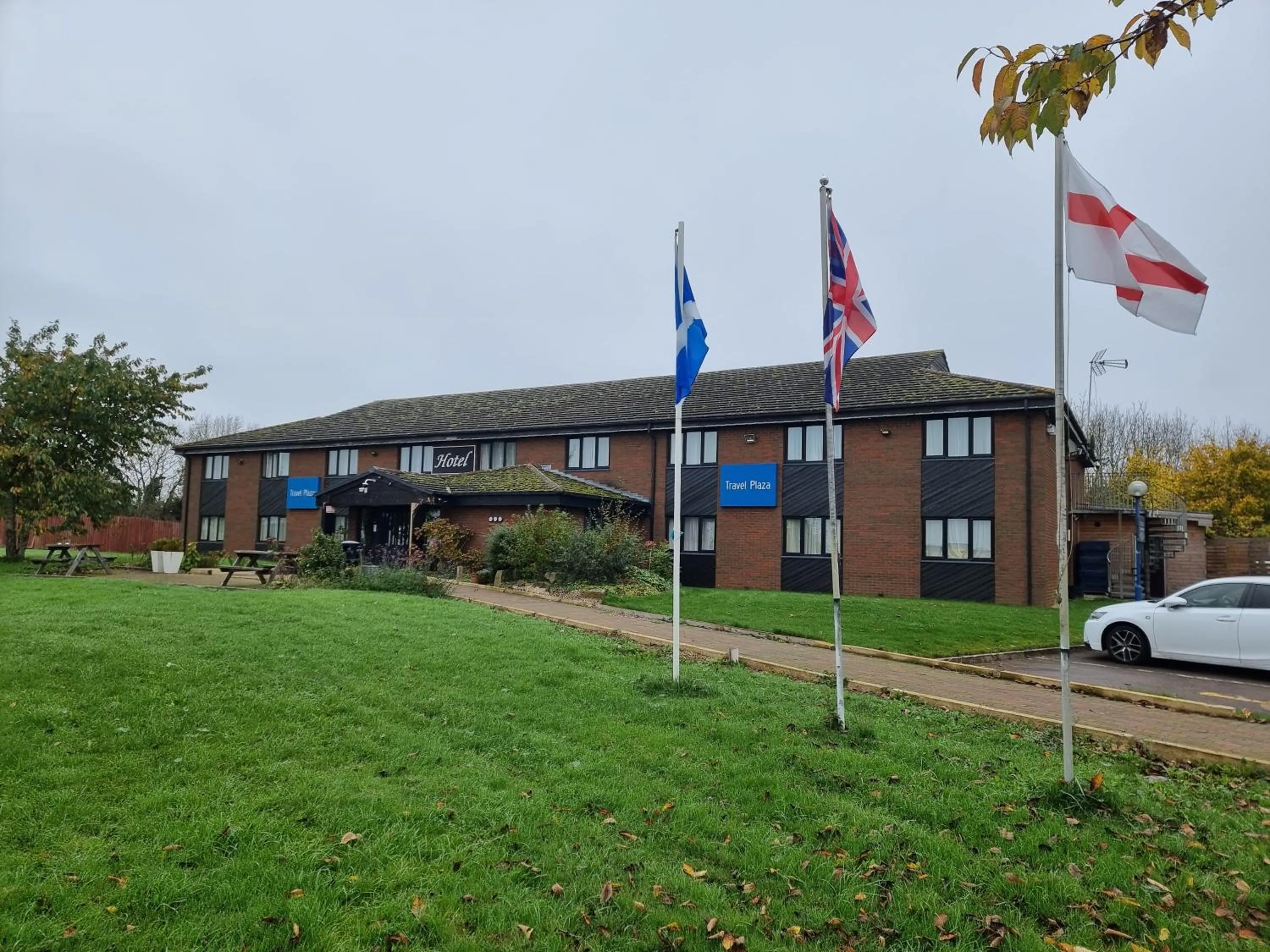 Property building in Travel Plaza Hotel