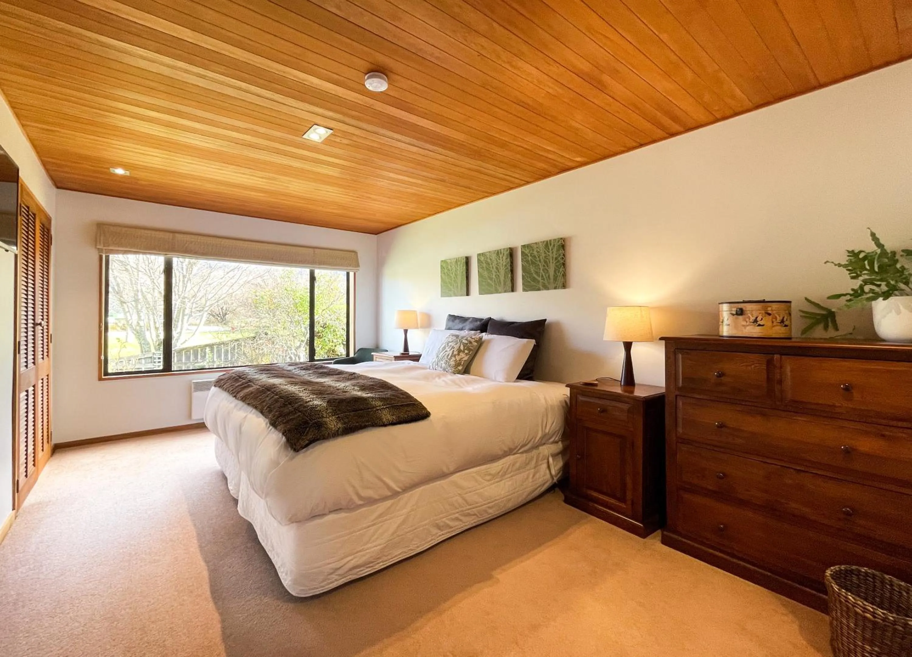 Bed in Glenorchy Lake House