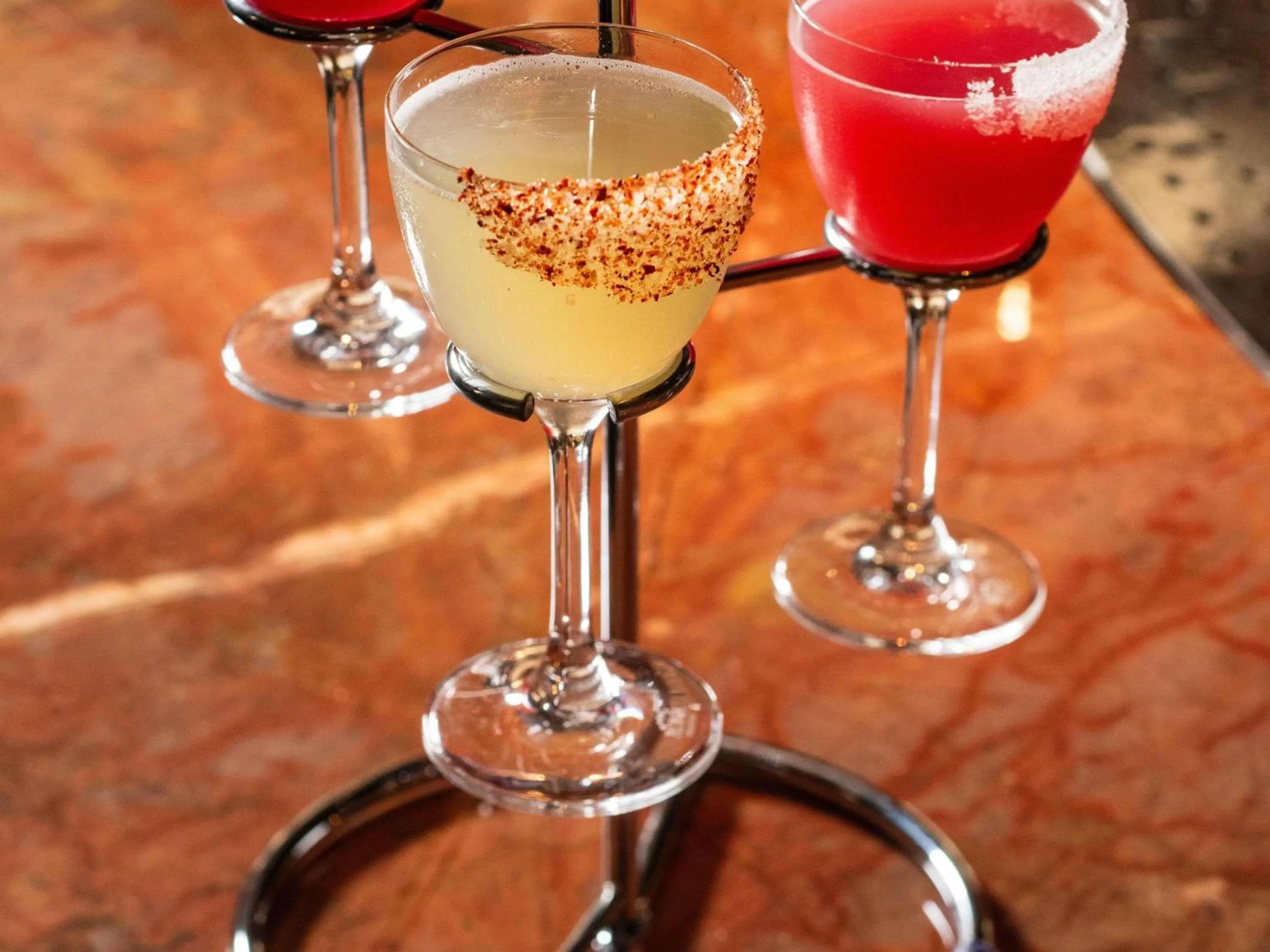 Lounge or bar in Fairmont Chicago Millennium Park