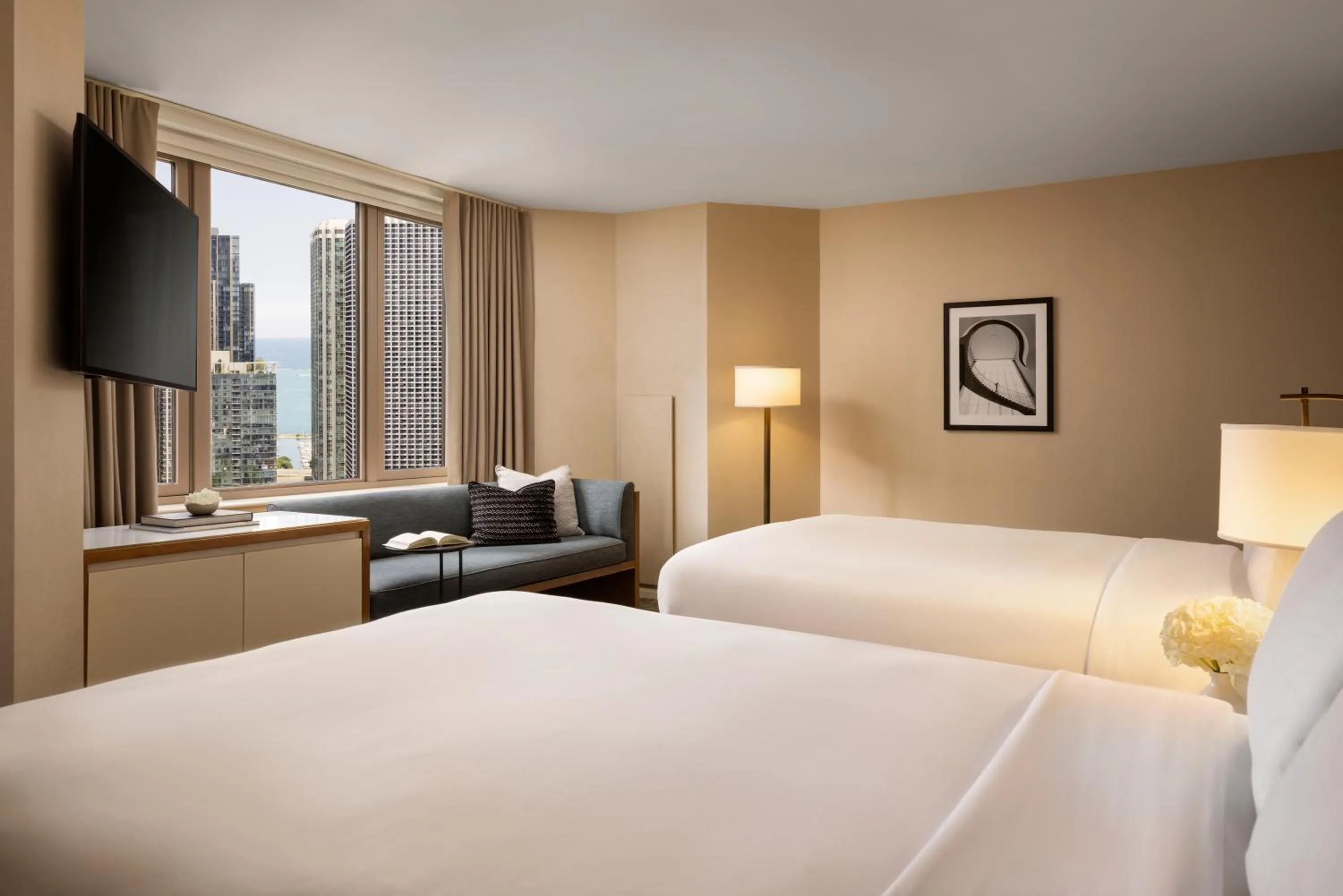 Bedroom, Bed in Fairmont Chicago Millennium Park