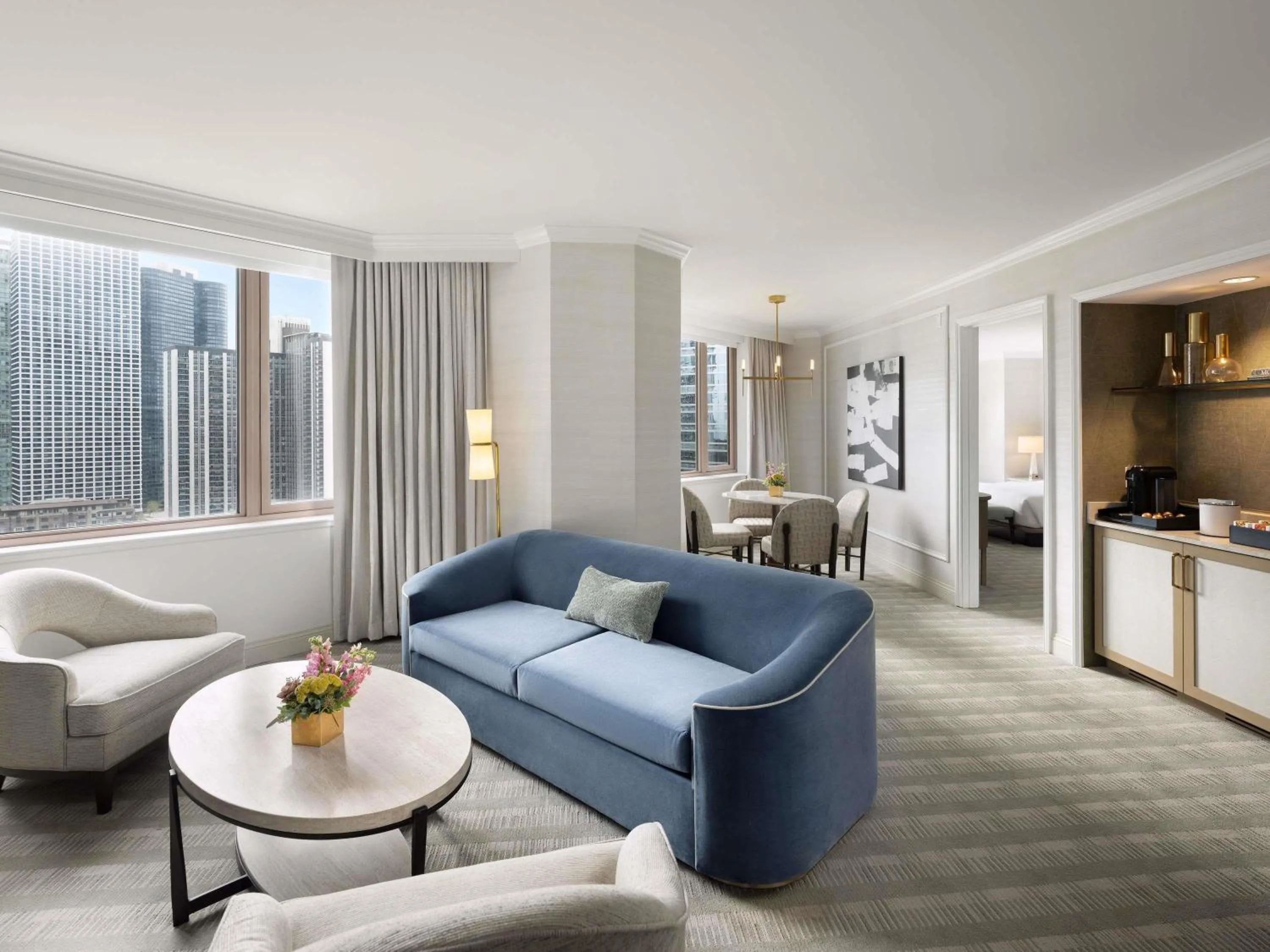 Property building, Bed in Fairmont Chicago Millennium Park