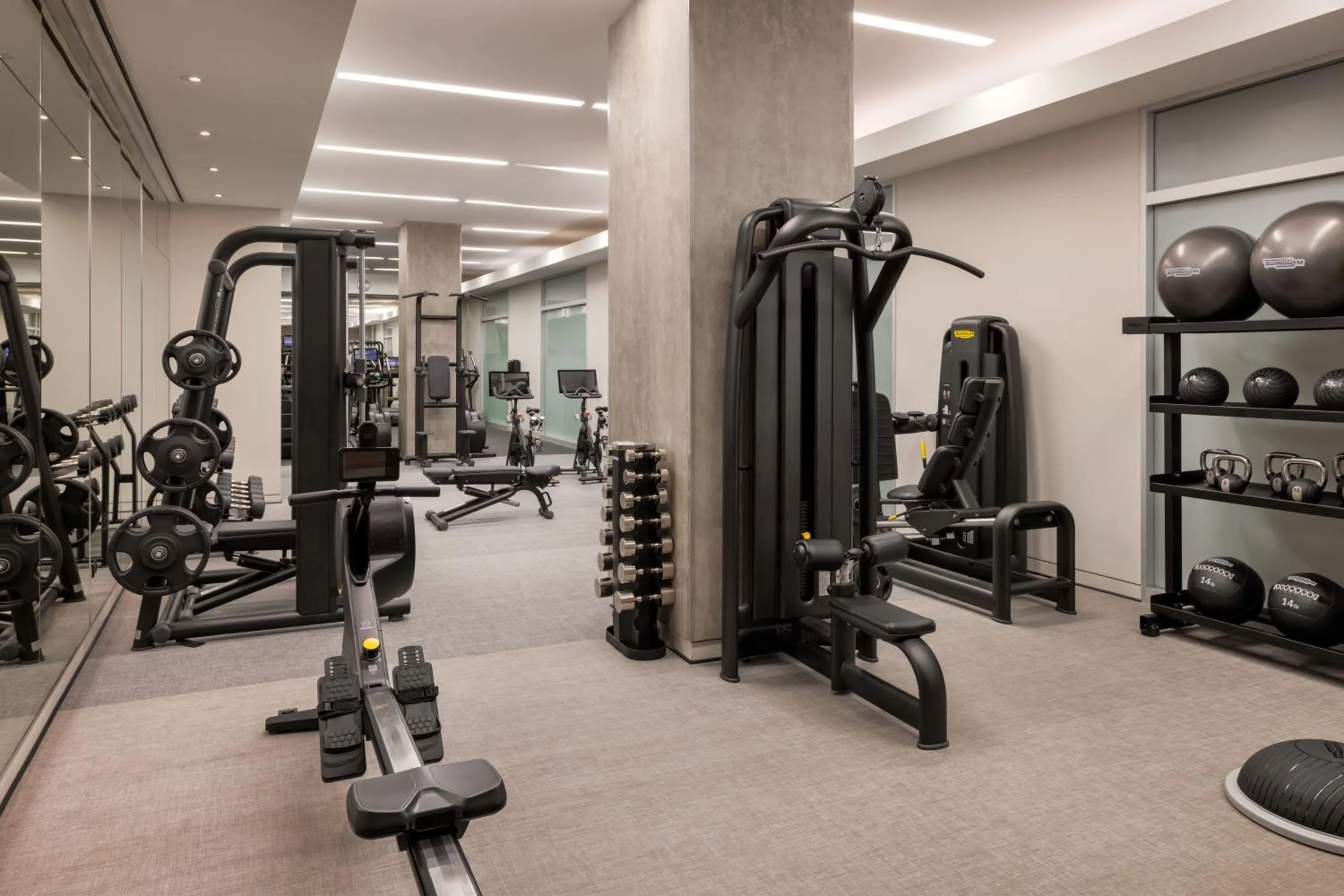 Fitness centre/facilities in Fairmont Chicago Millennium Park