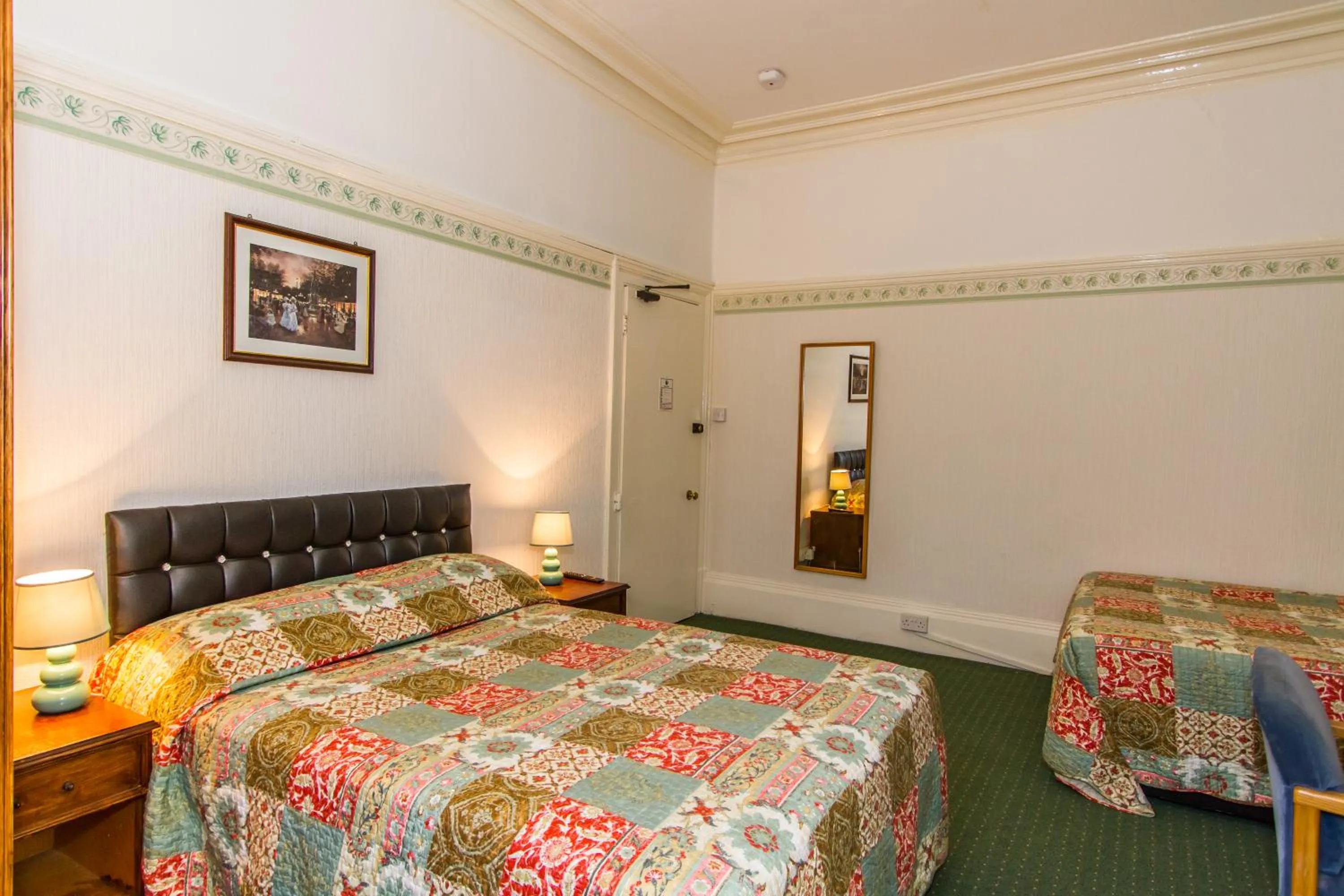 Bedroom, Bed in The Carlton Hotel