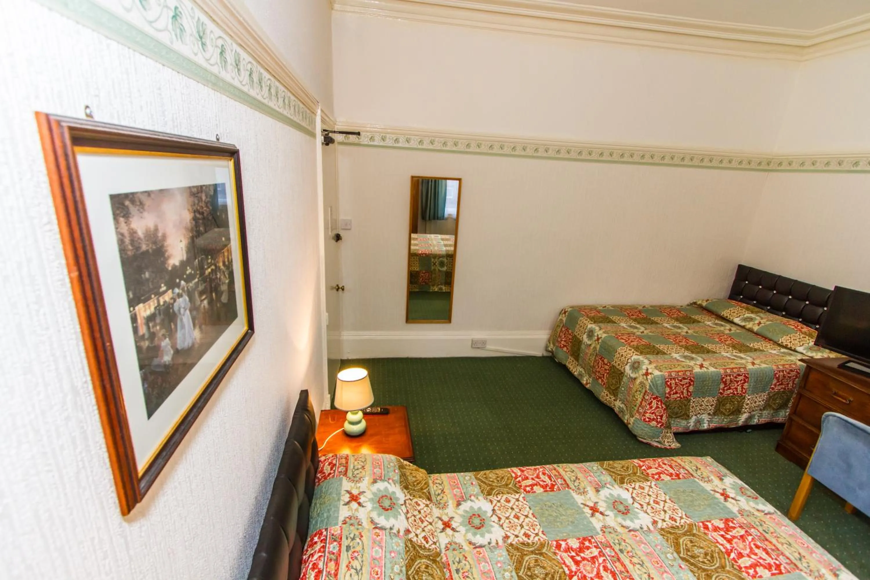 Bedroom, Bed in The Carlton Hotel