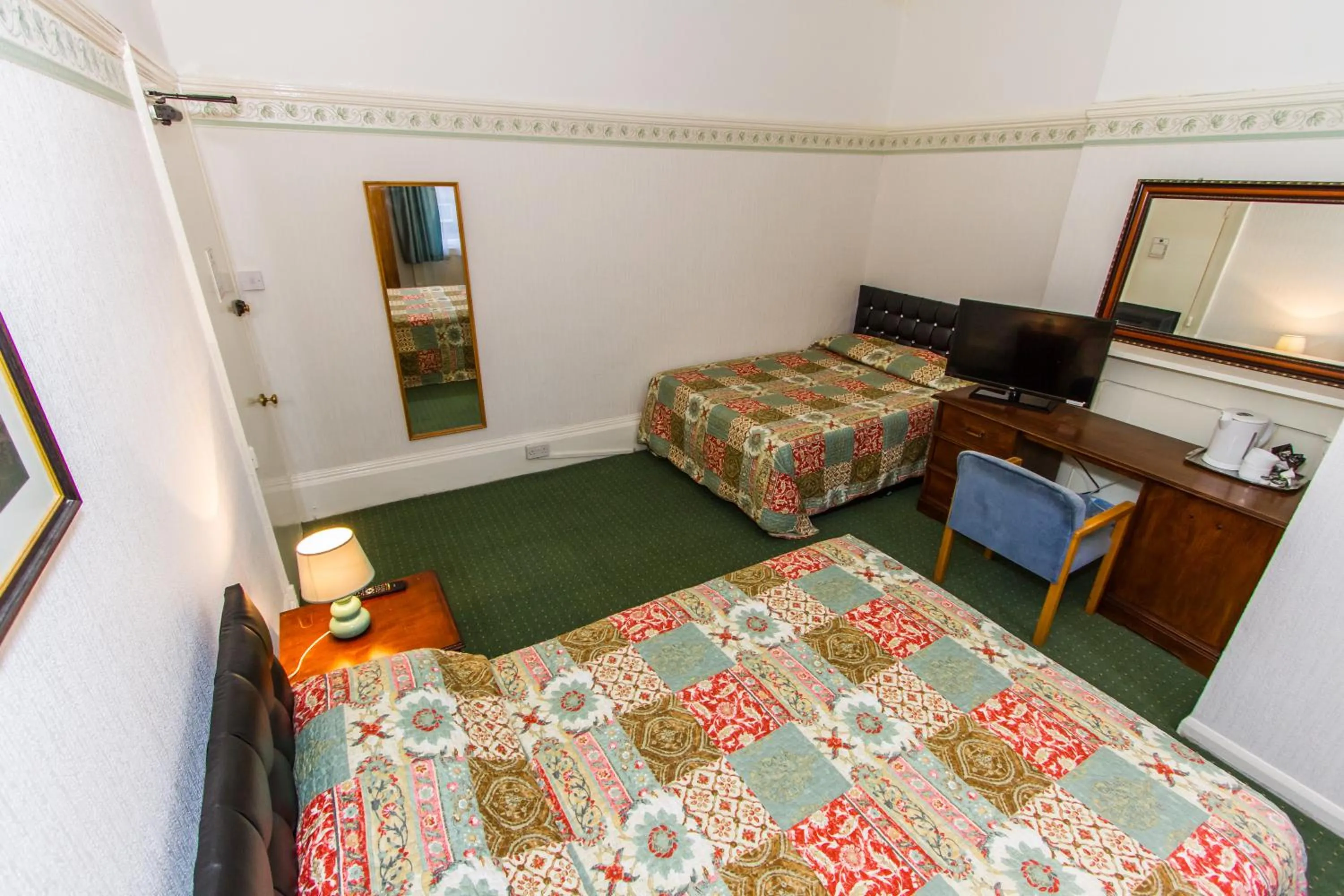 Bedroom, Bed in The Carlton Hotel