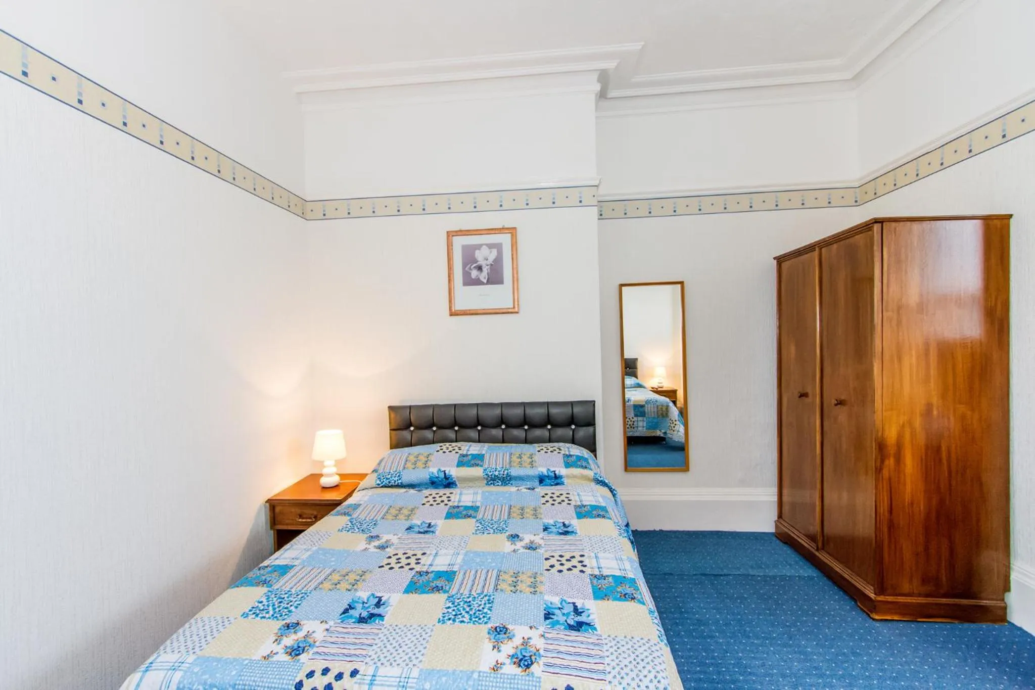 Photo of the whole room, Bed in The Carlton Hotel