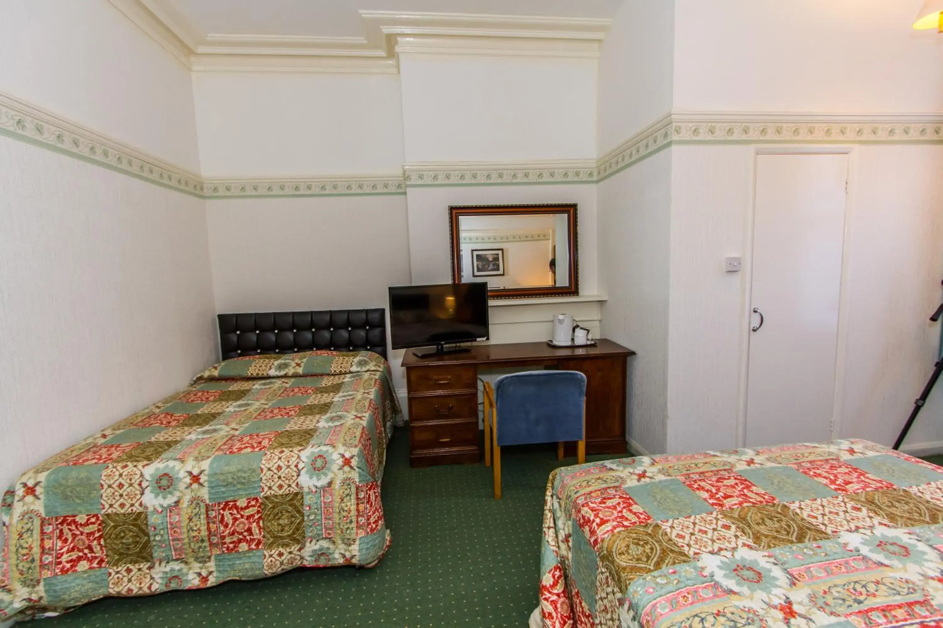 Twin Room in The Carlton Hotel Twin Room in The Carlton Hotel