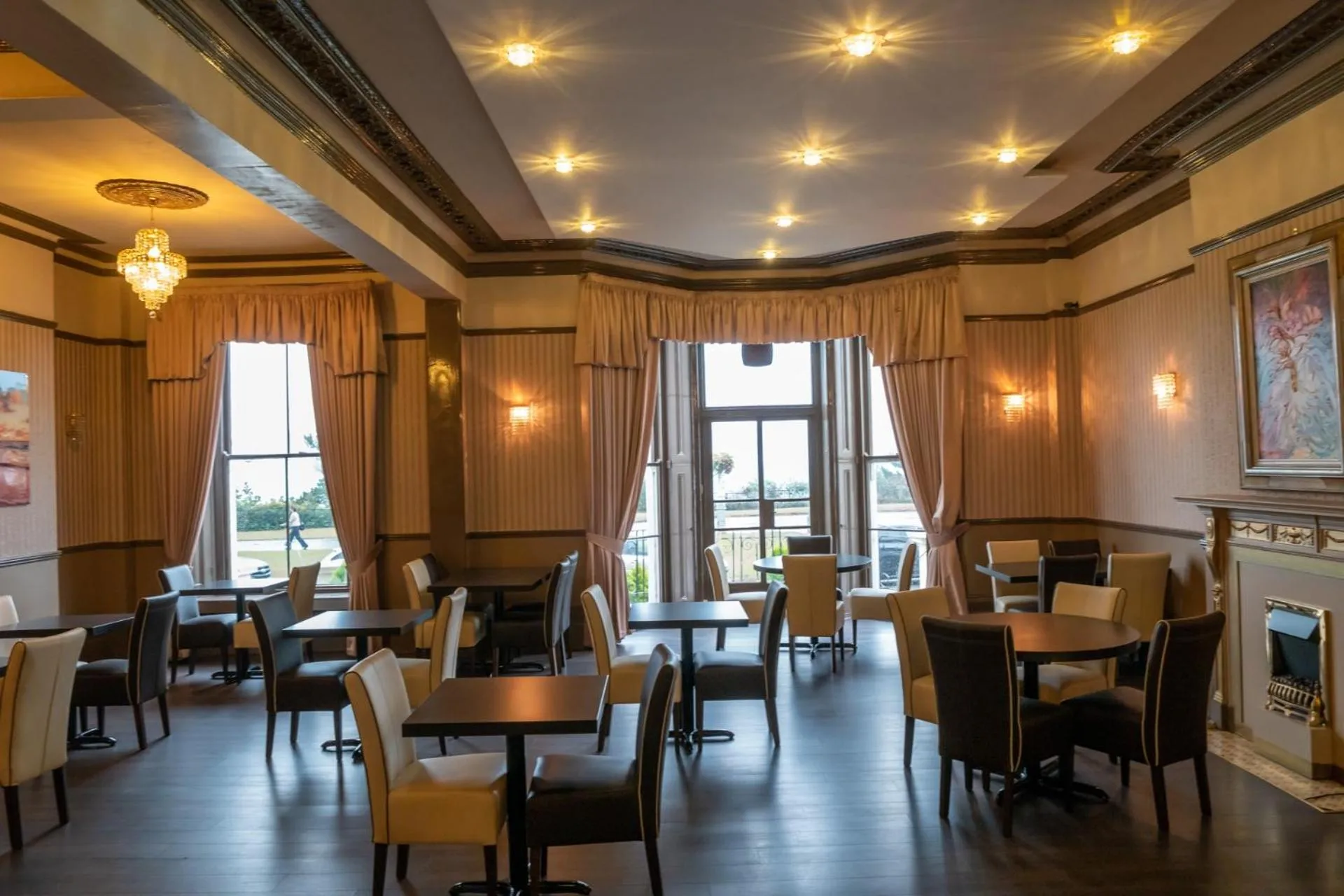 Restaurant/places to eat in The Carlton Hotel