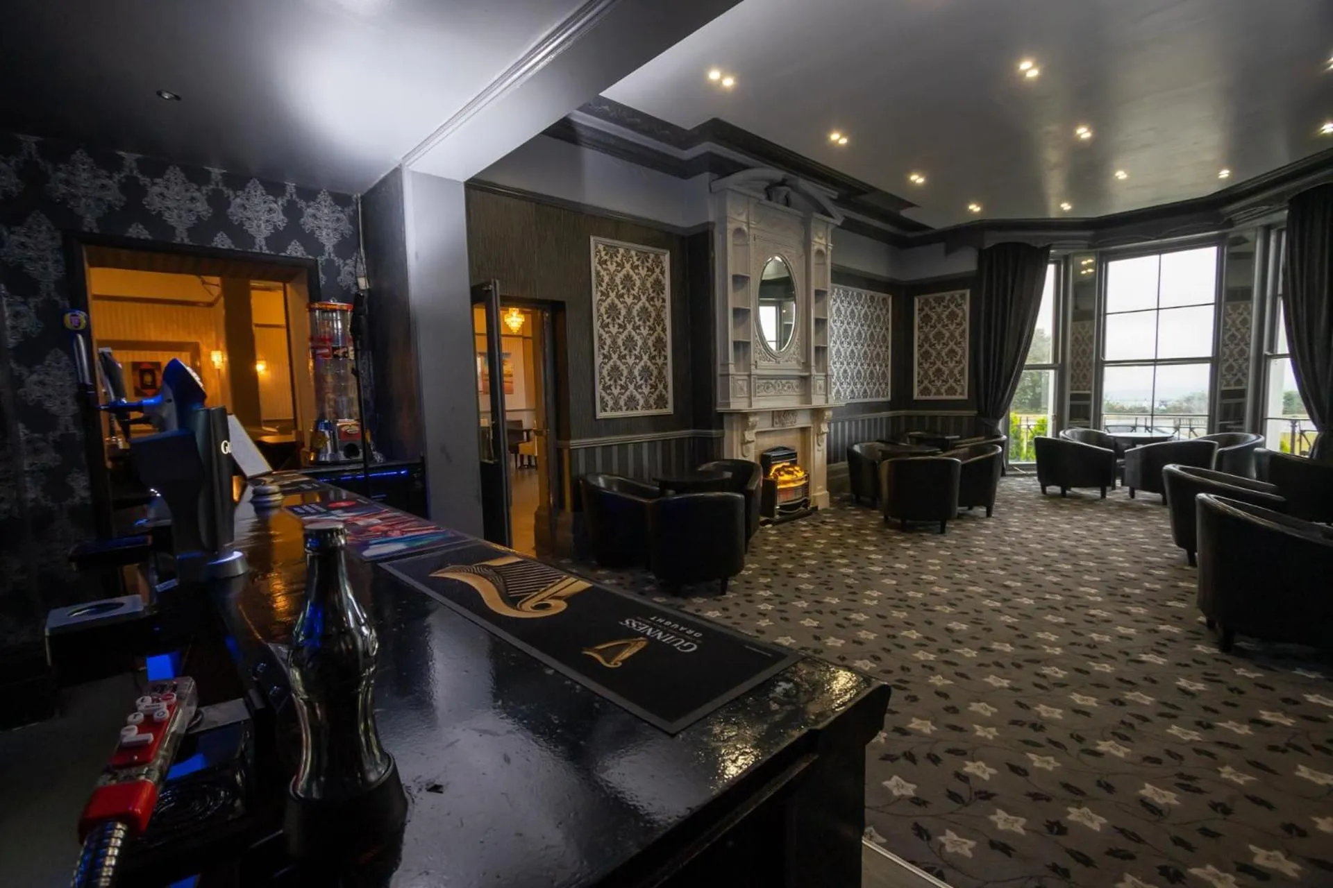 TV and multimedia in The Carlton Hotel