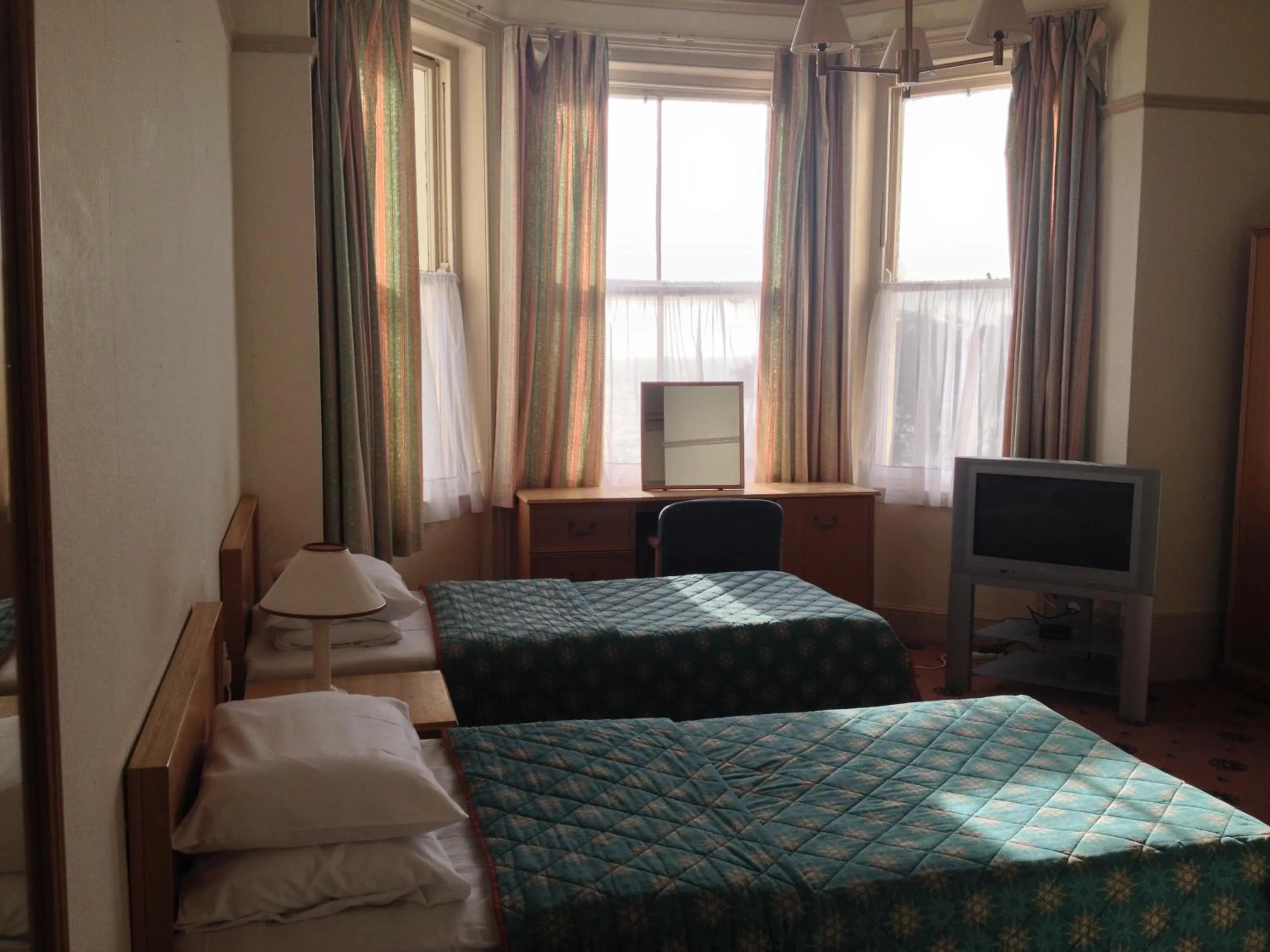 Bedroom, Bed in The Carlton Hotel