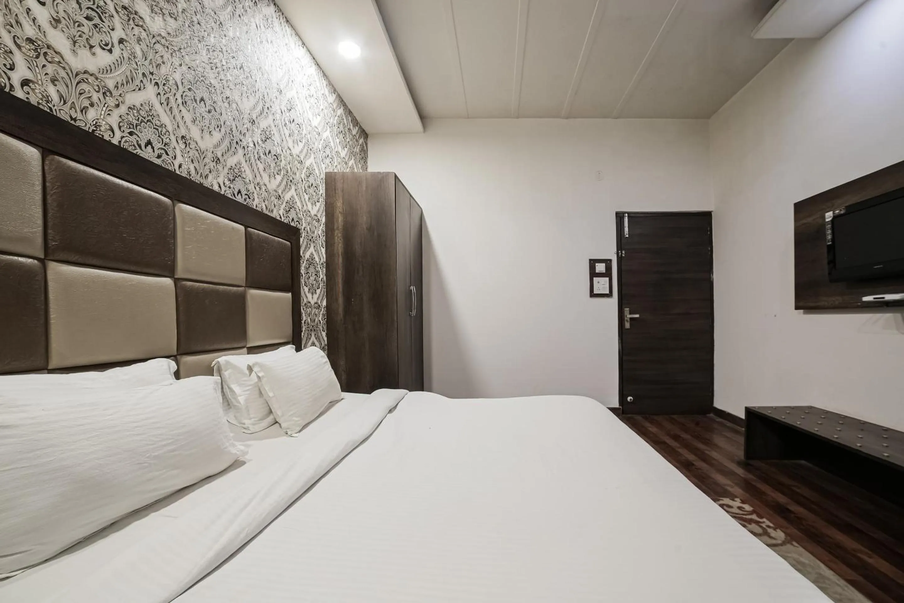 Bedroom, Bed in Townhouse Hollywood Heights