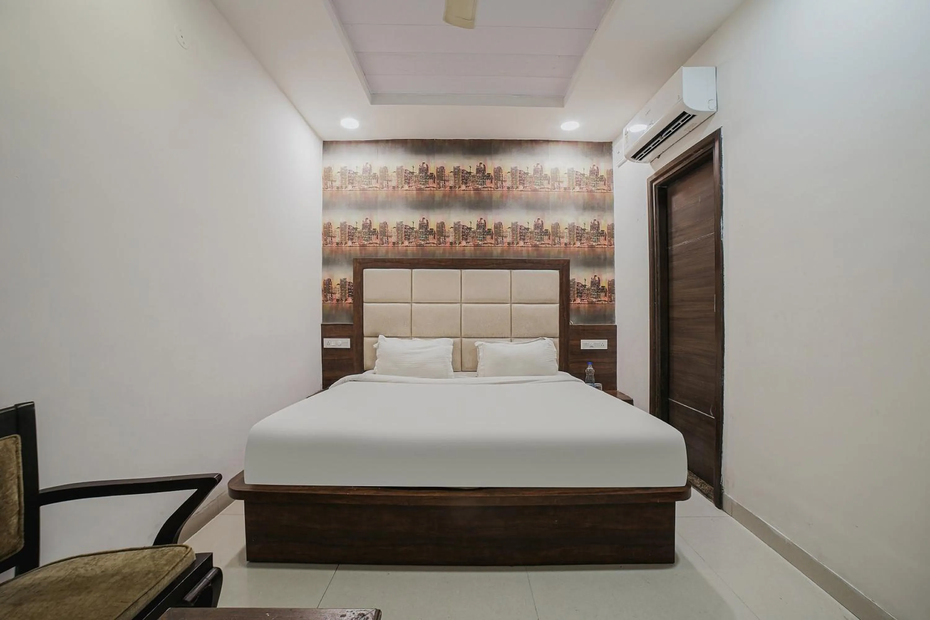 Other, Bed in Townhouse Hollywood Heights