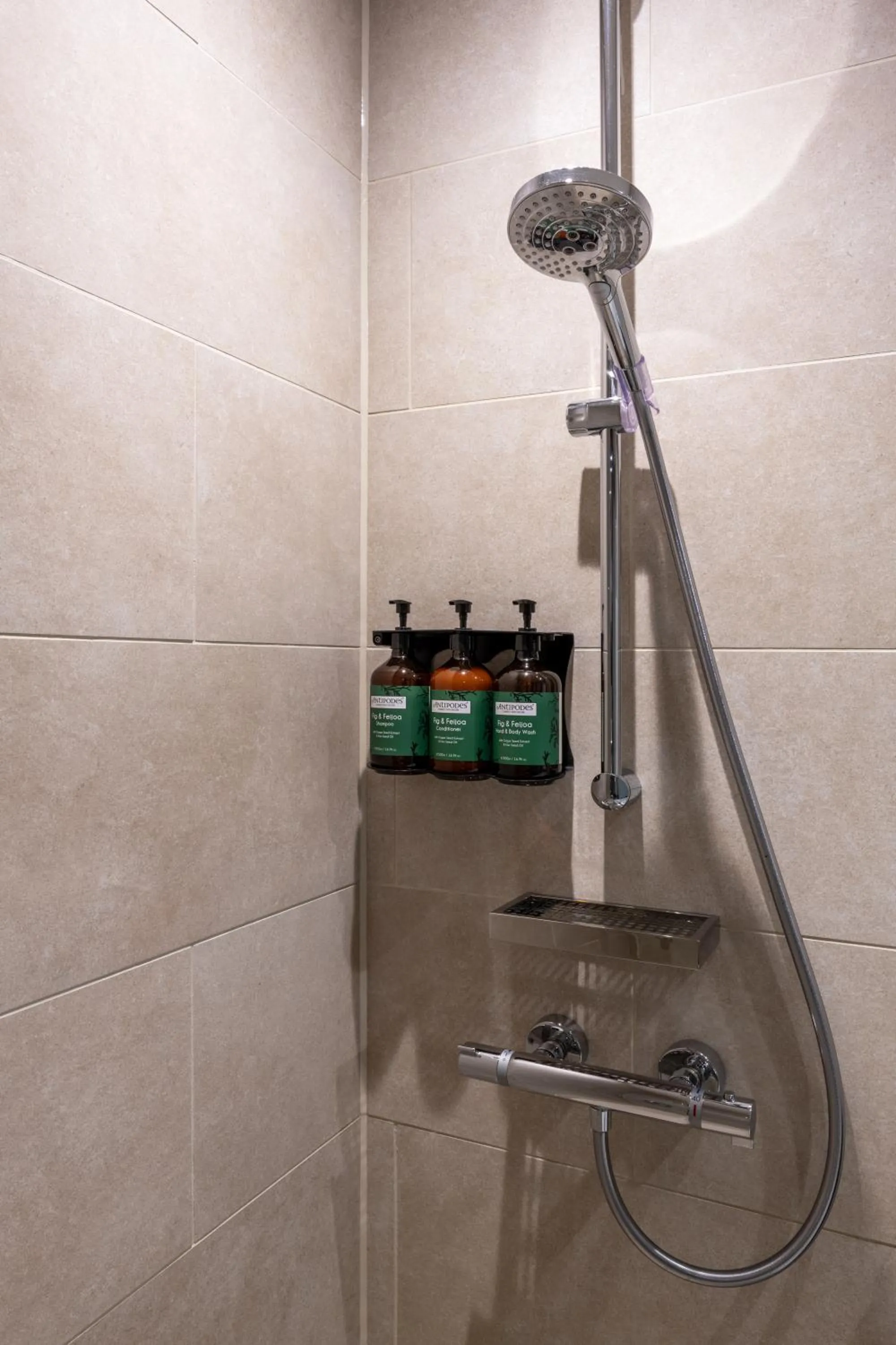 Bathroom in Apex City of Glasgow Hotel