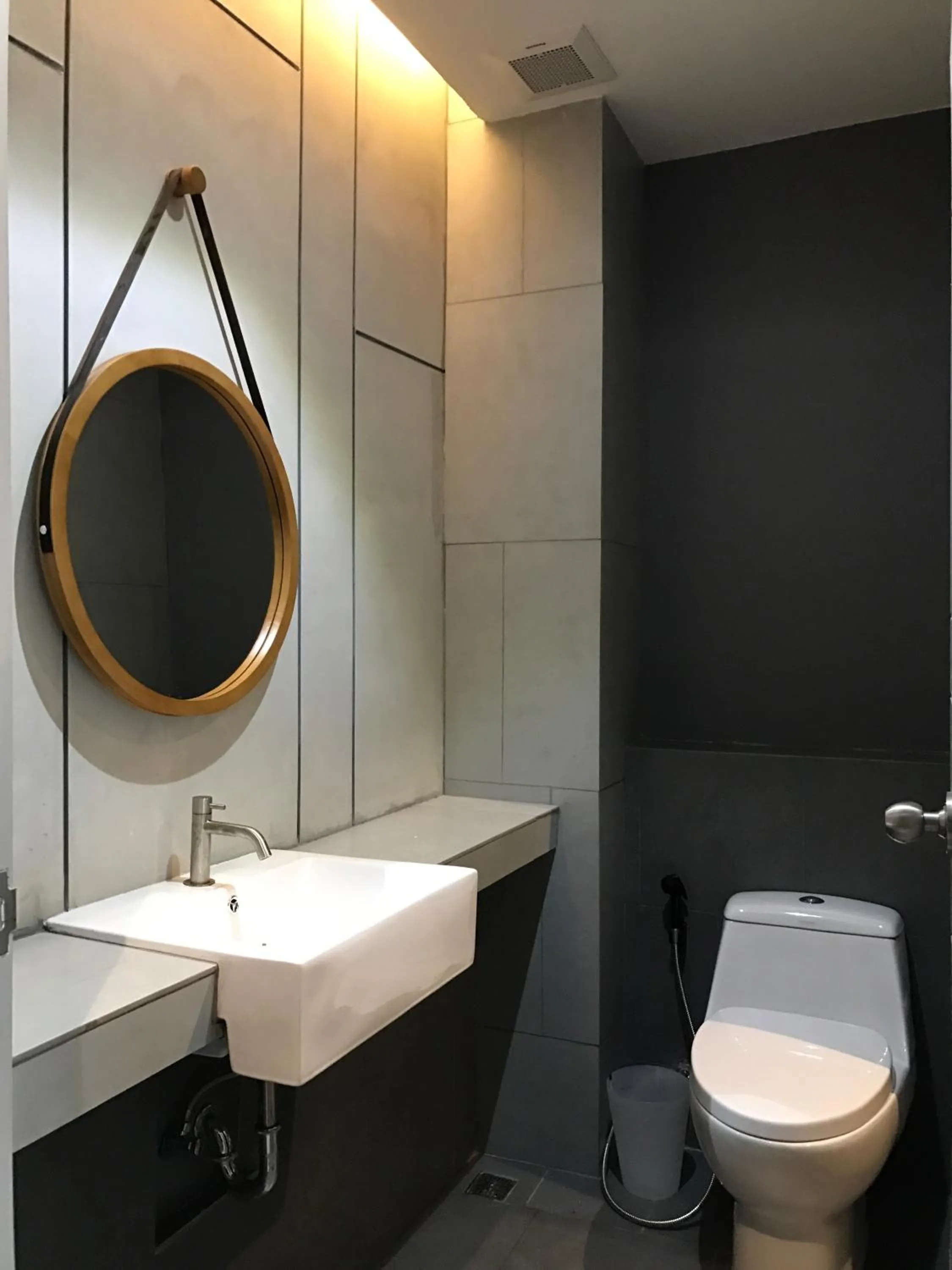 Toilet in Wara Boutique Hotel