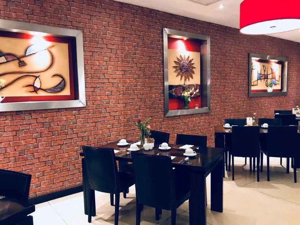 Restaurant/places to eat in McGettigans Hotel