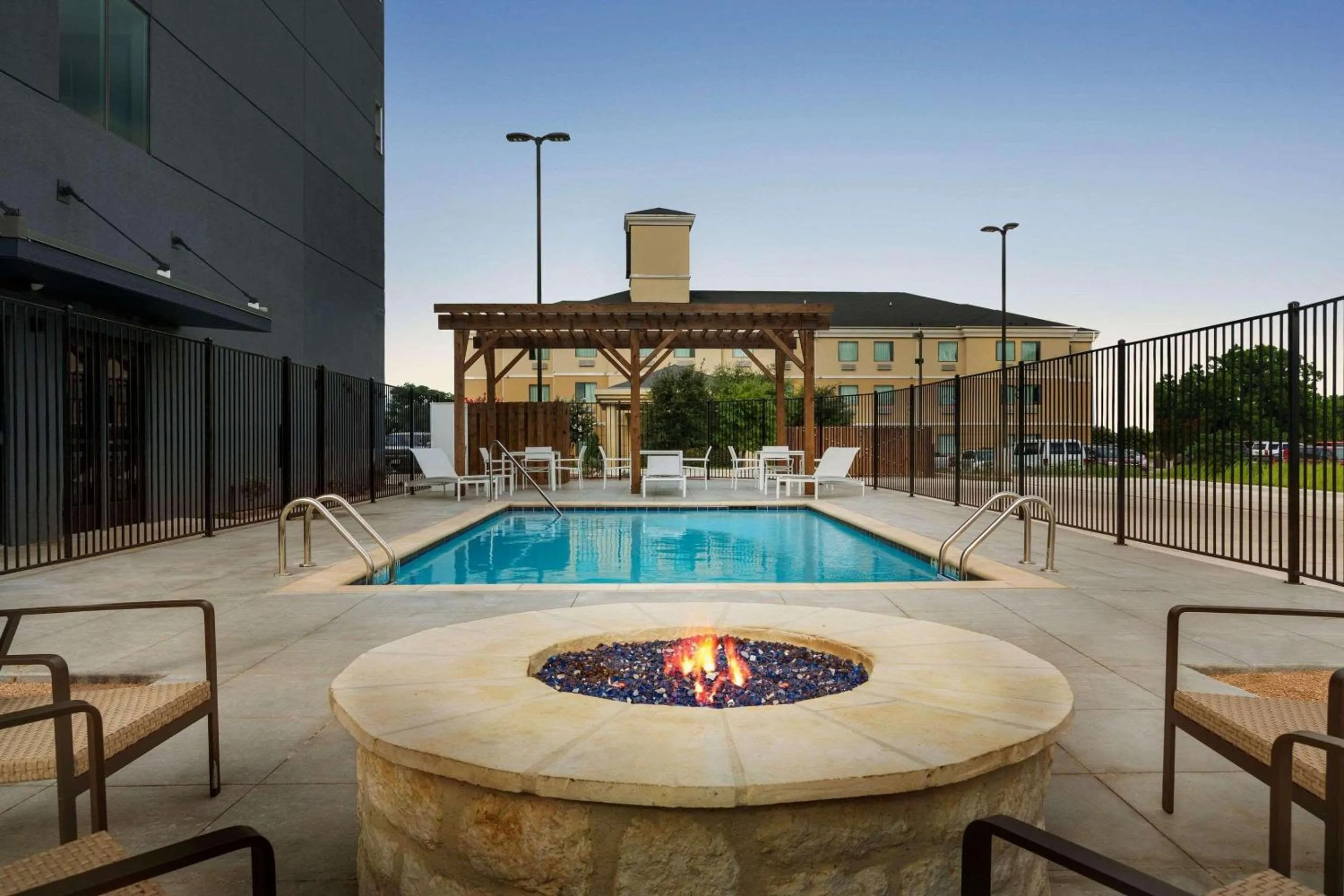 Swimming pool in Country Inn & Suites by Radisson, New Braunfels, TX