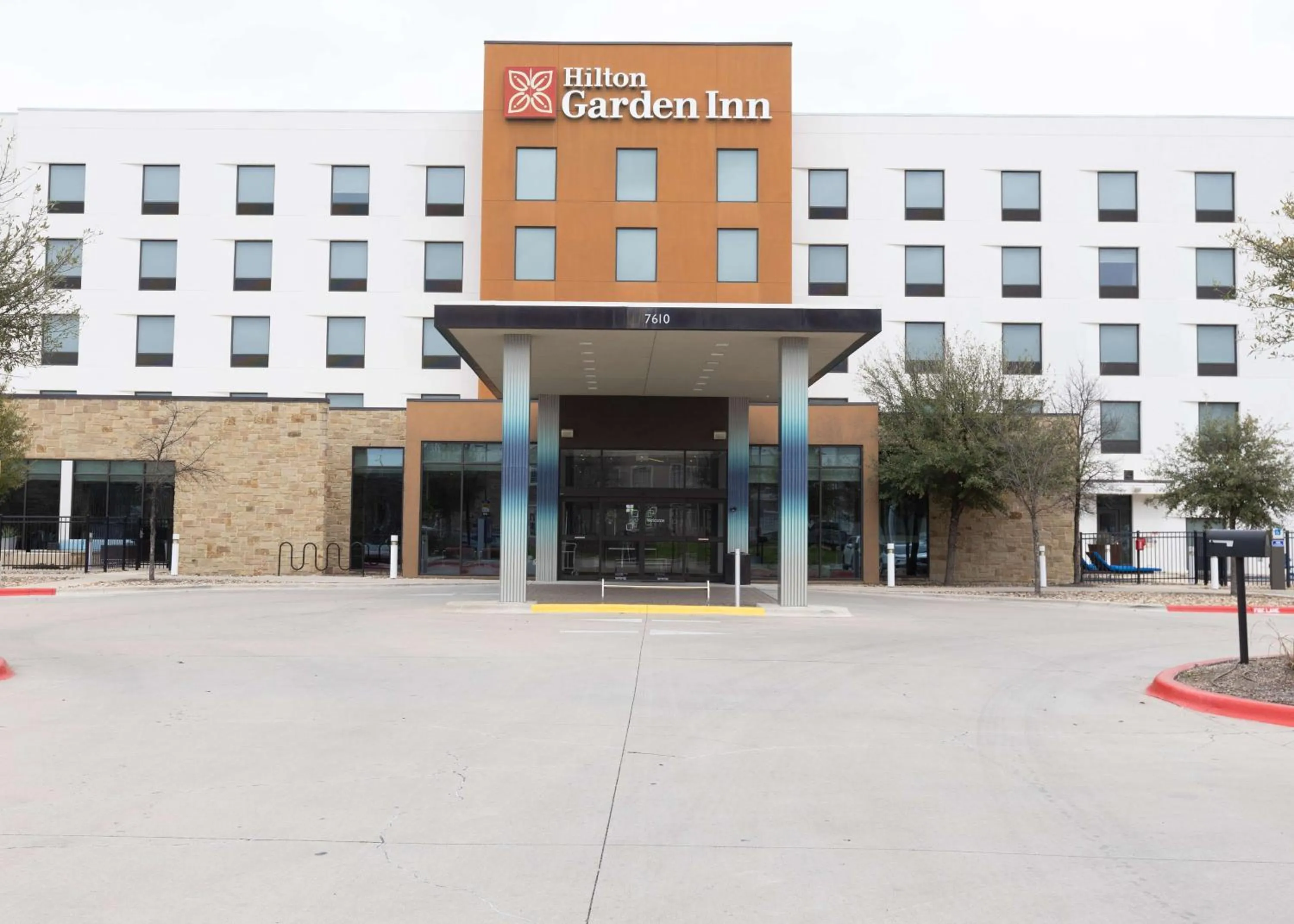 Property building in Hilton Garden Inn Austin Airport