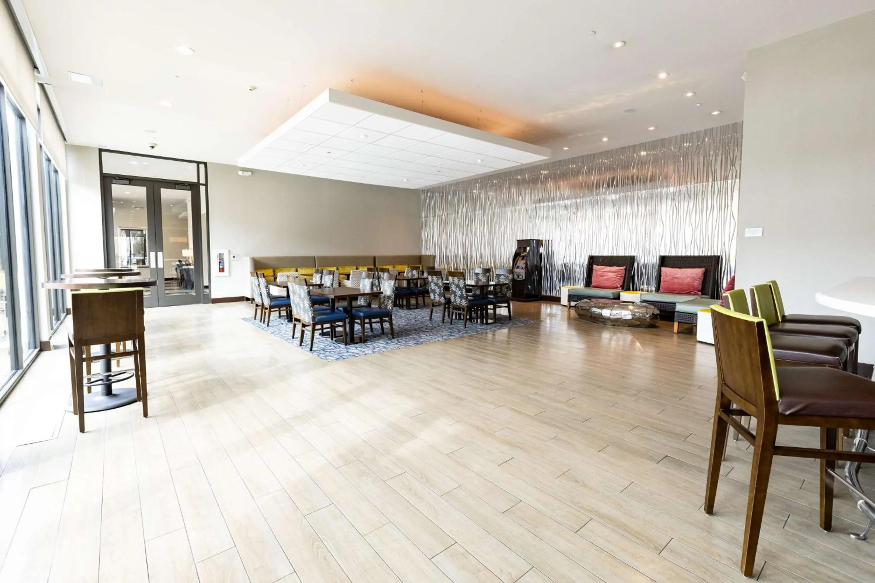 Restaurant/places to eat in Hilton Garden Inn Austin Airport