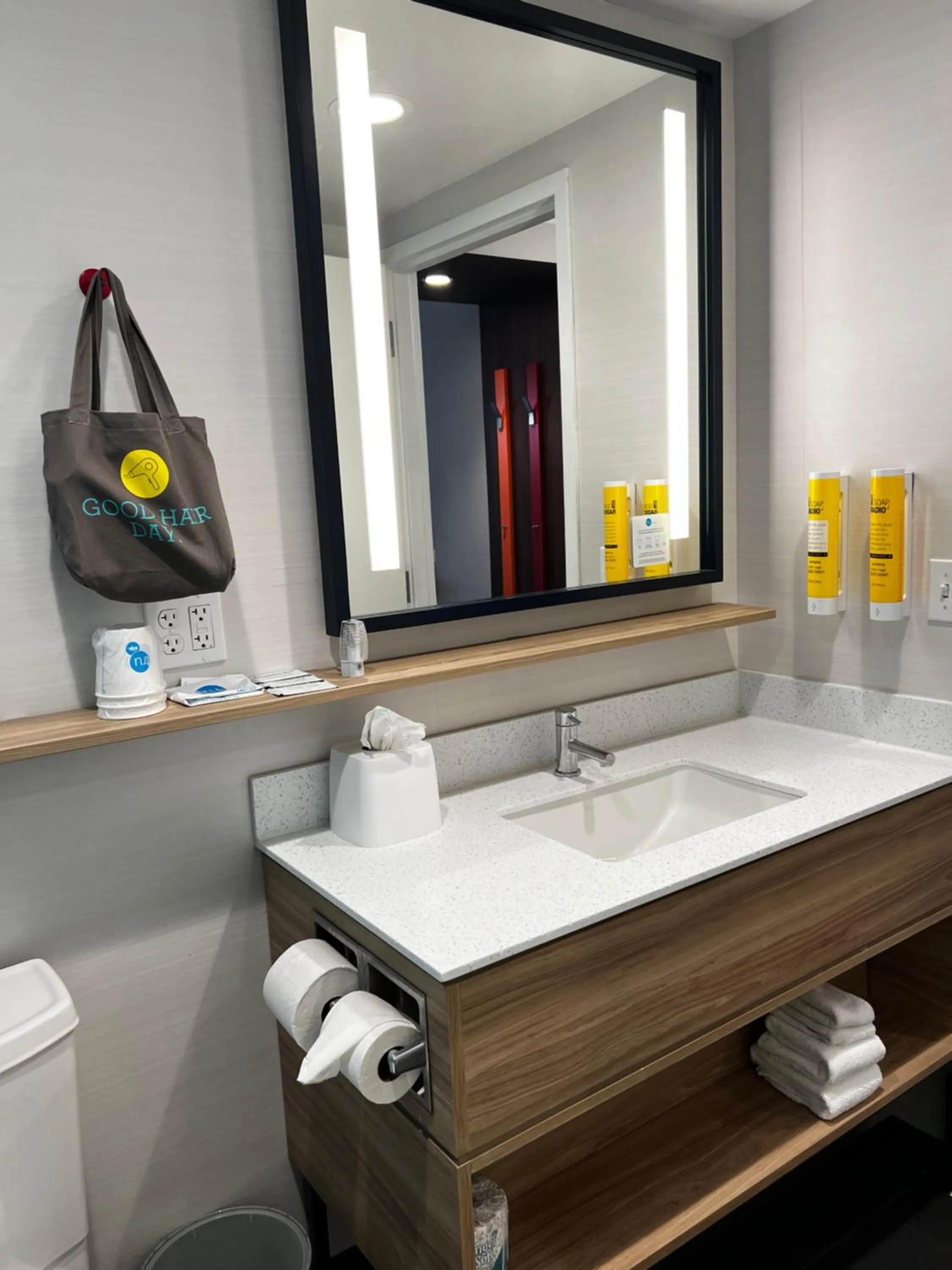 Bathroom in Tru By Hilton Lancaster East