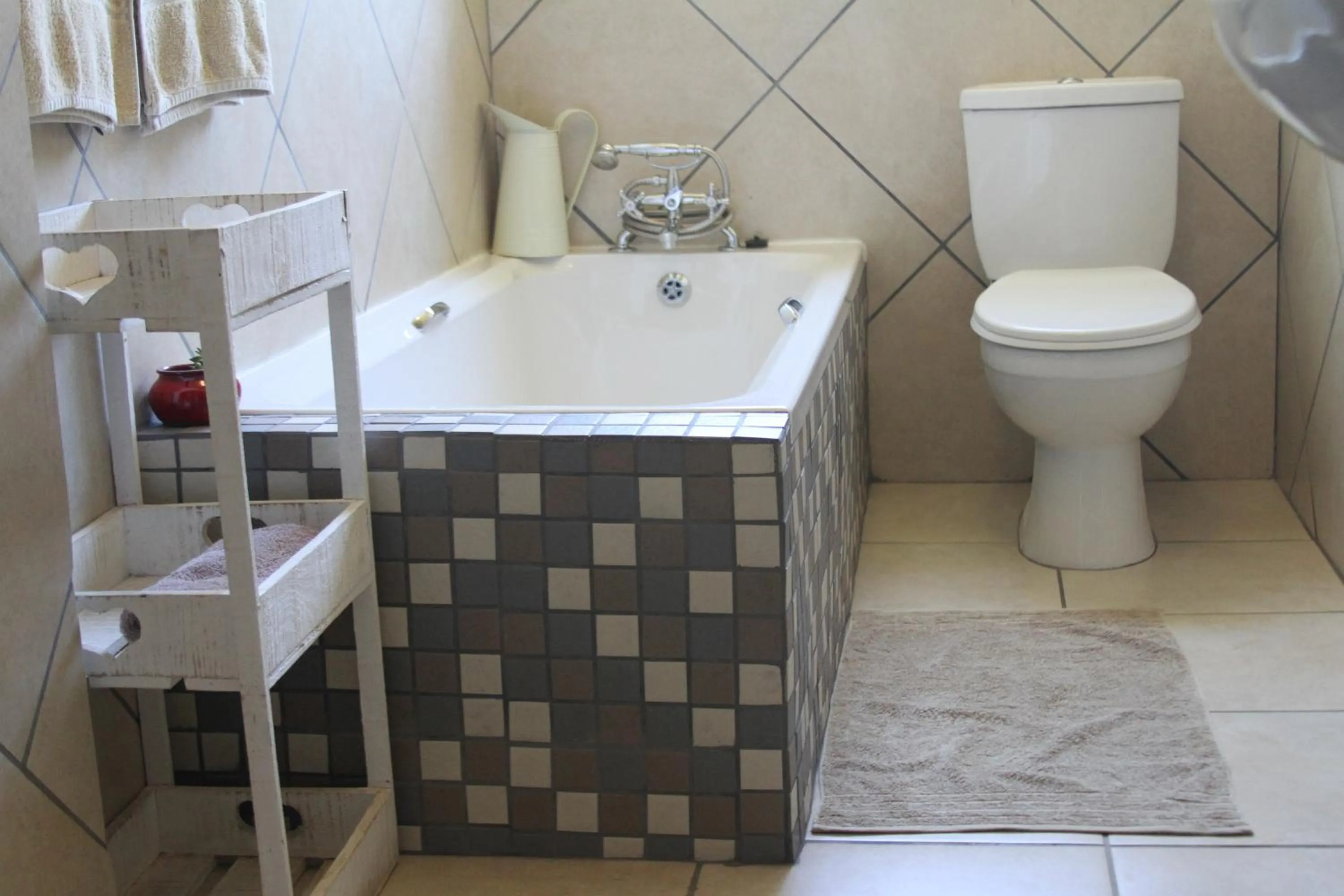 Shower in Ripple Hill Hotel