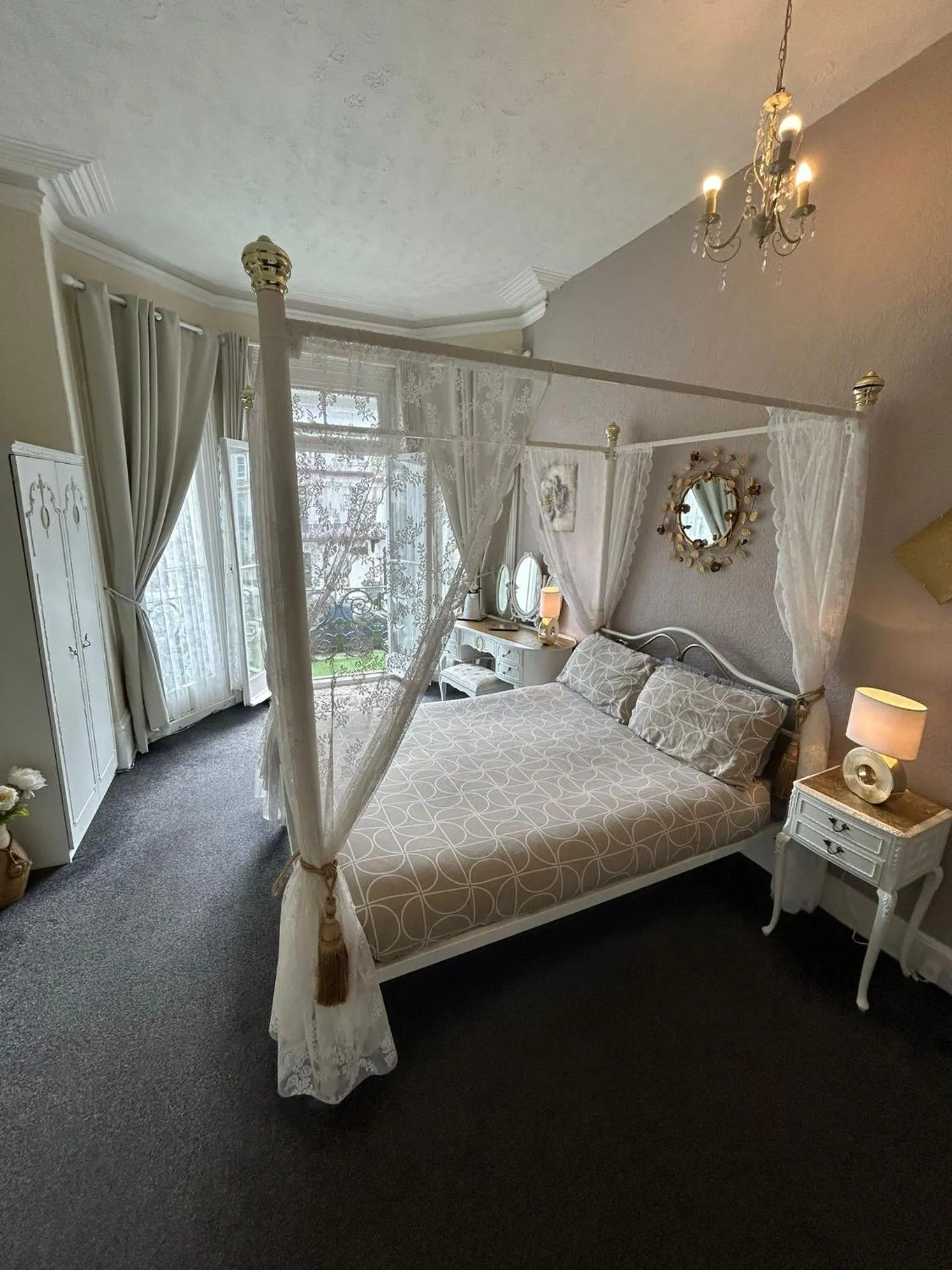 Bedroom, Bed in The Little Emily Guest House