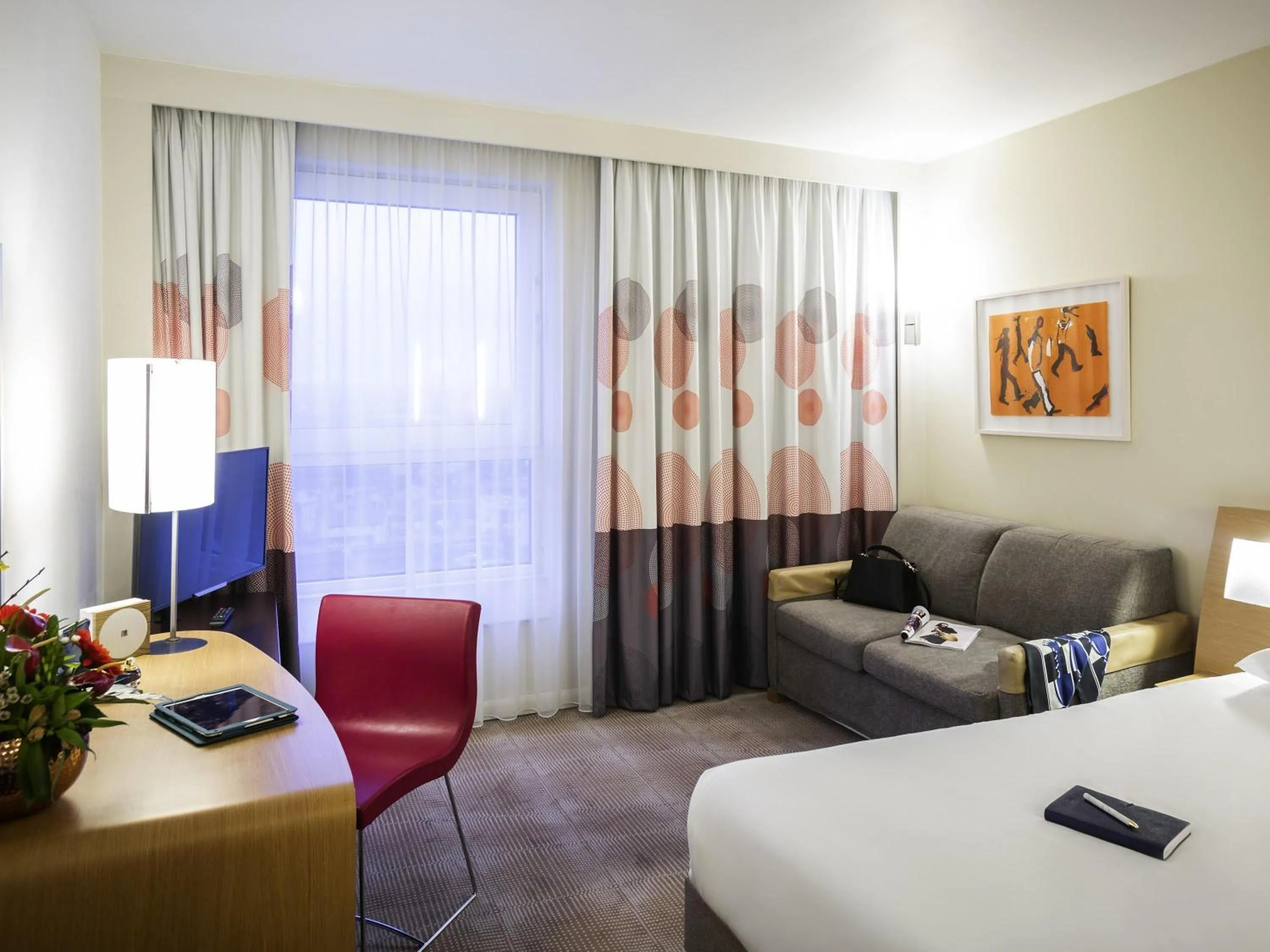 Bedroom, Bed in Novotel Reading Centre