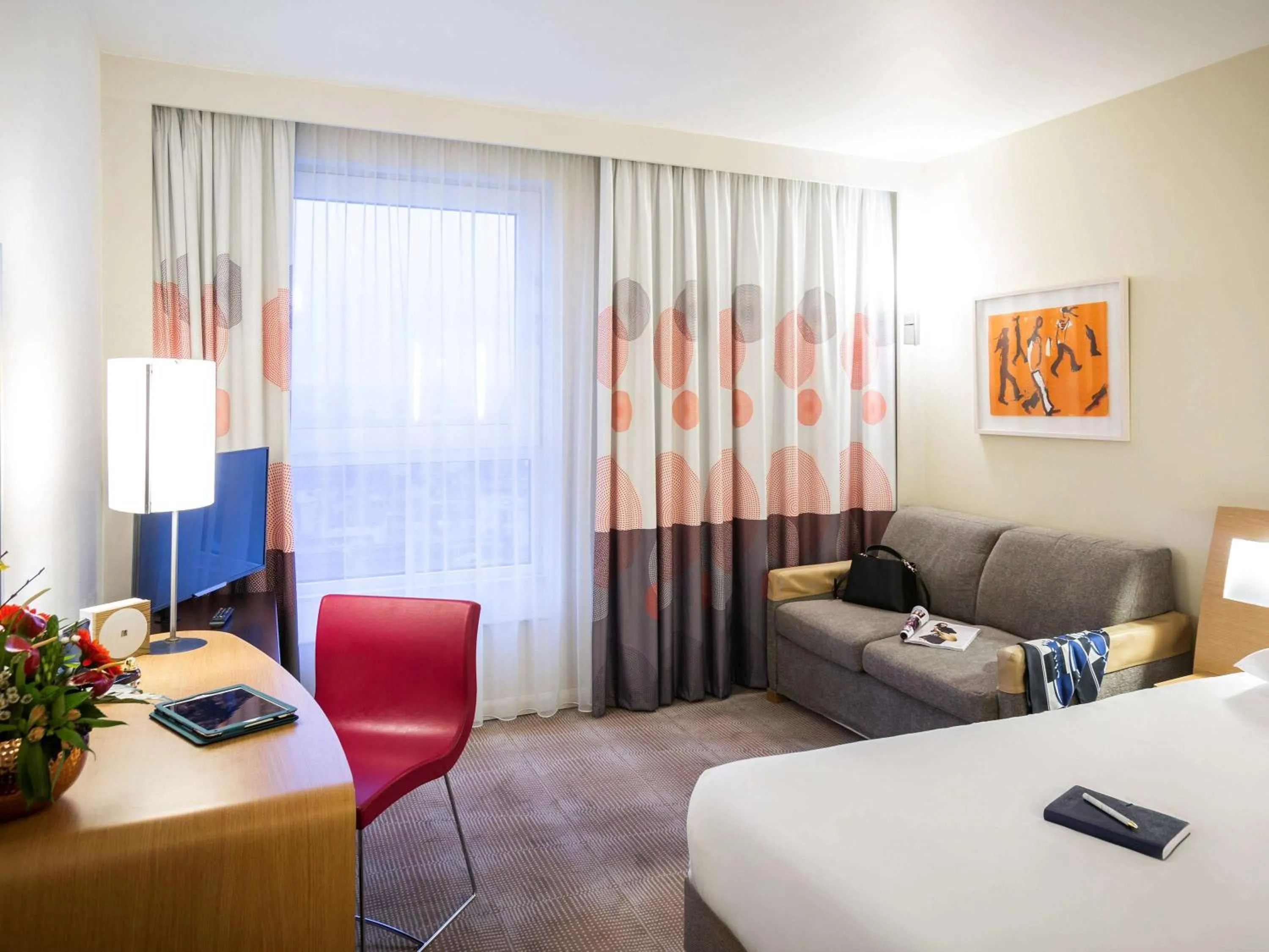 Photo of the whole room, Bed in Novotel Reading Centre