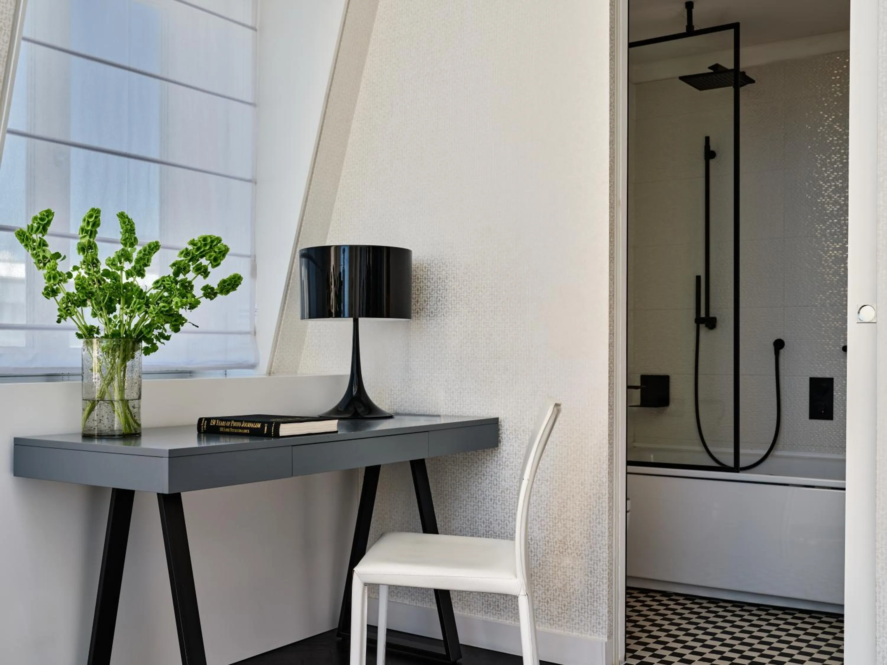 Living room in Hotel Indigo Warsaw Nowy Świat by IHG