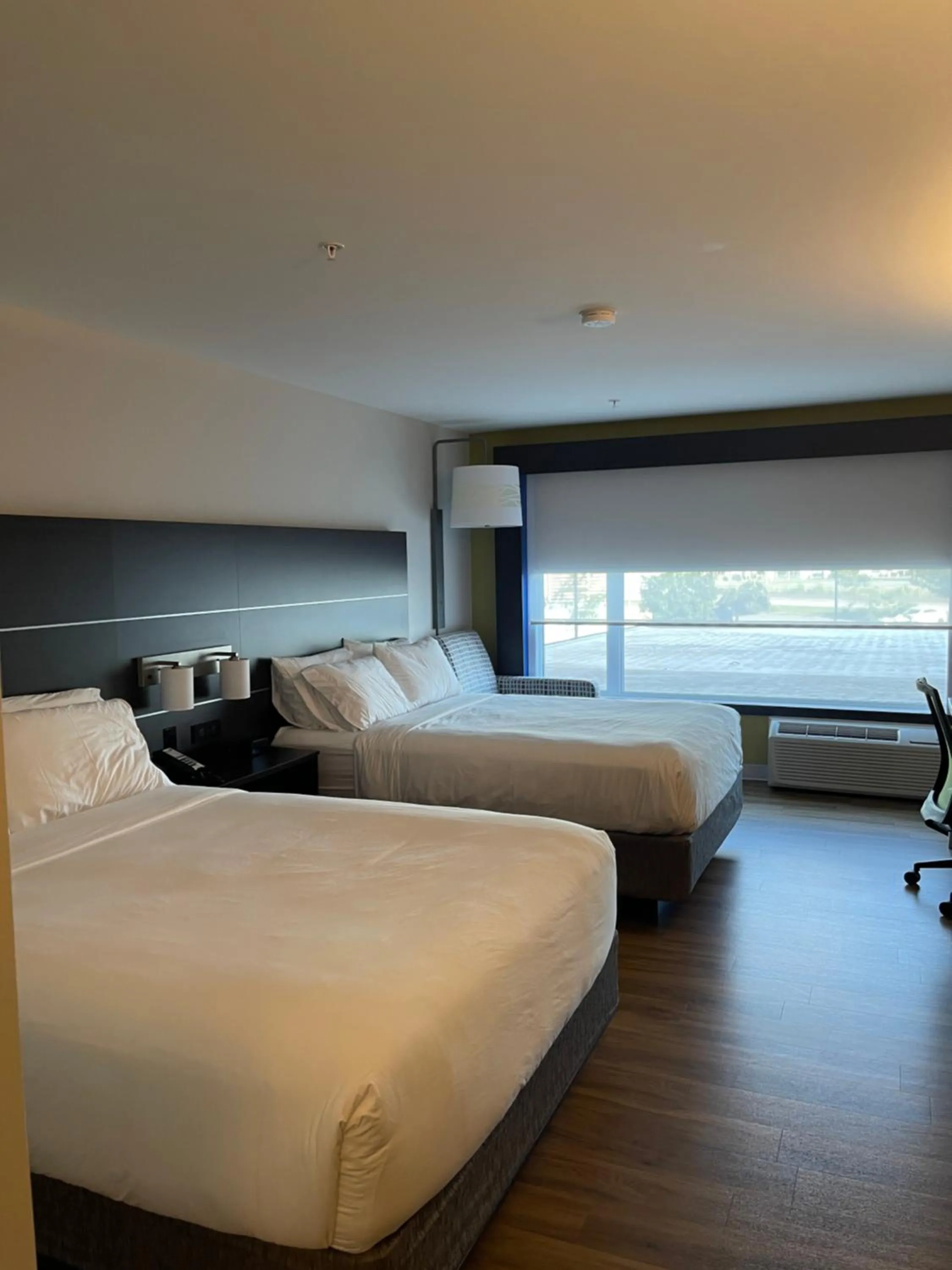 Photo of the whole room, Bed in Holiday Inn Express & Suites - Gatineau - Ottawa by IHG