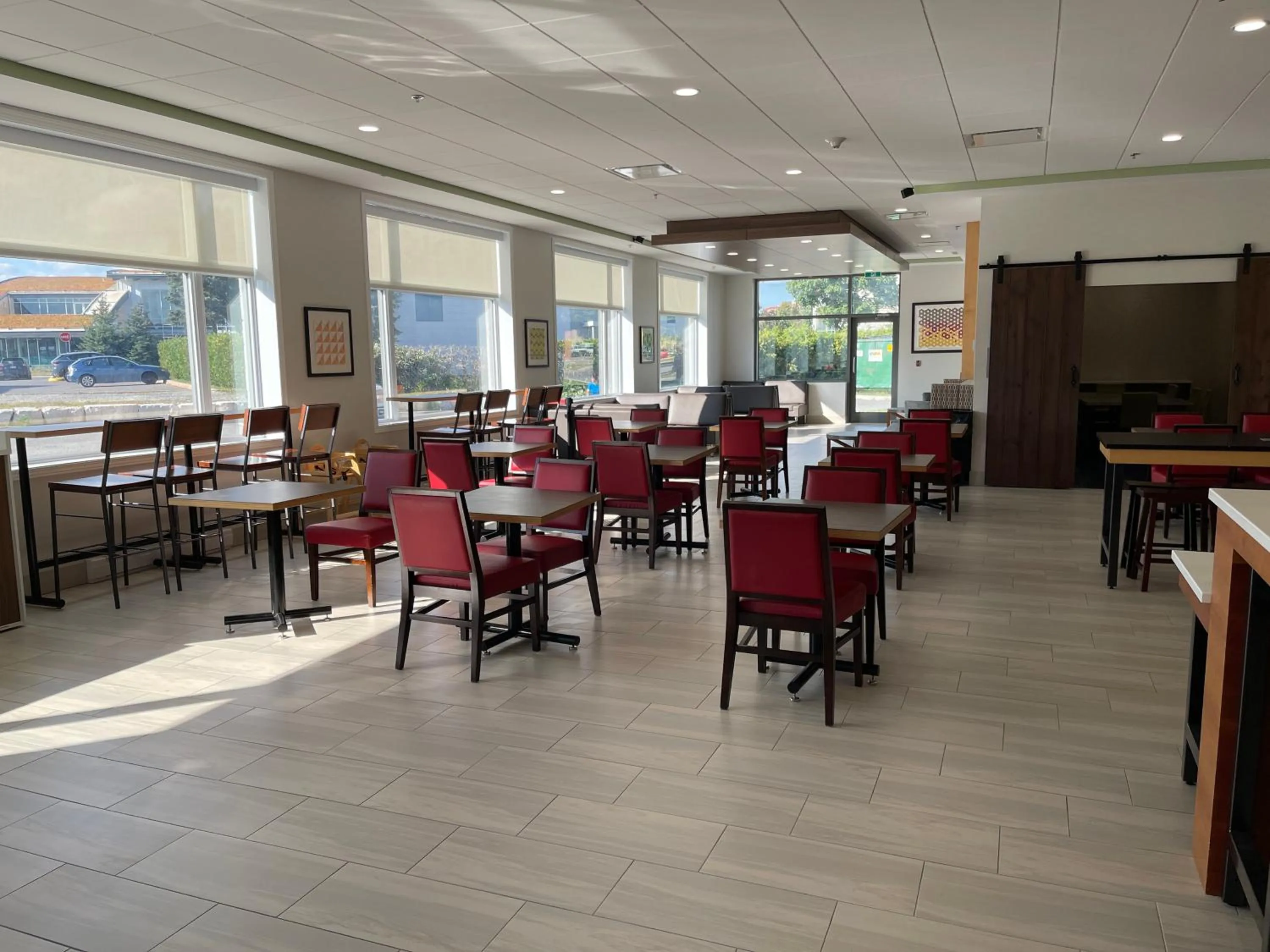 Breakfast in Holiday Inn Express & Suites - Gatineau - Ottawa by IHG