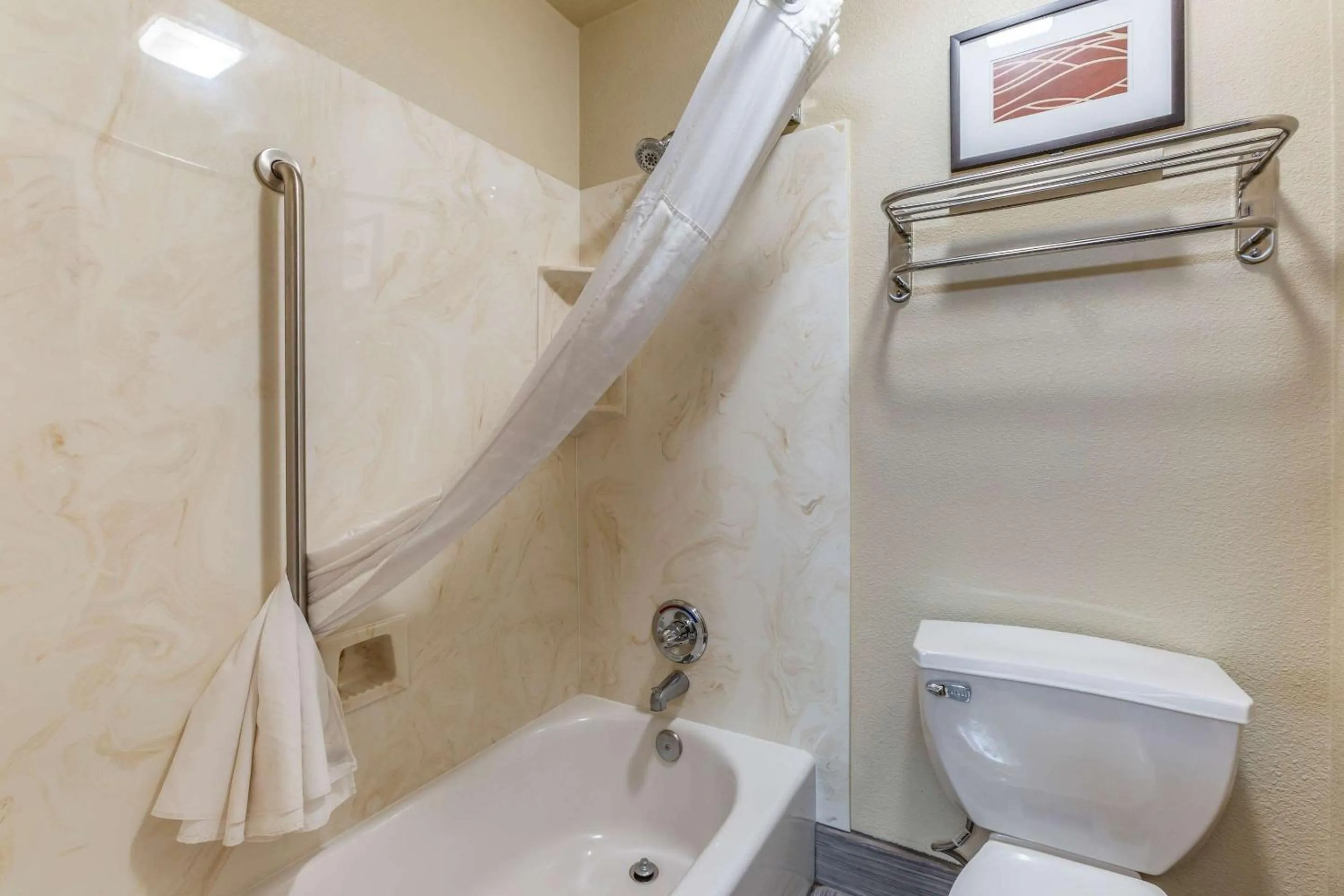 Bathroom in Comfort Inn Flagstaff Lucky Lane I-40