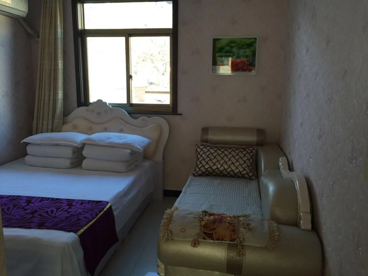 Bed in Huangyaguan Great Wall Li Bo Home Hotel