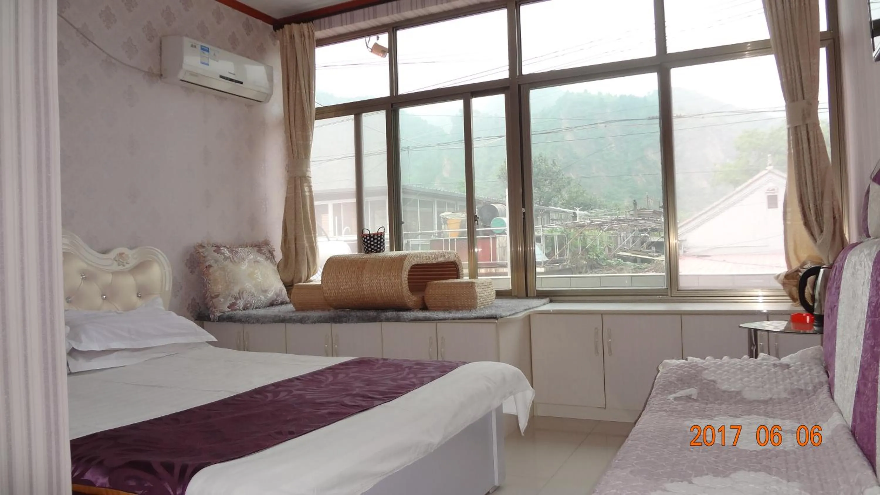 Photo of the whole room, Bed in Huangyaguan Great Wall Li Bo Home Hotel