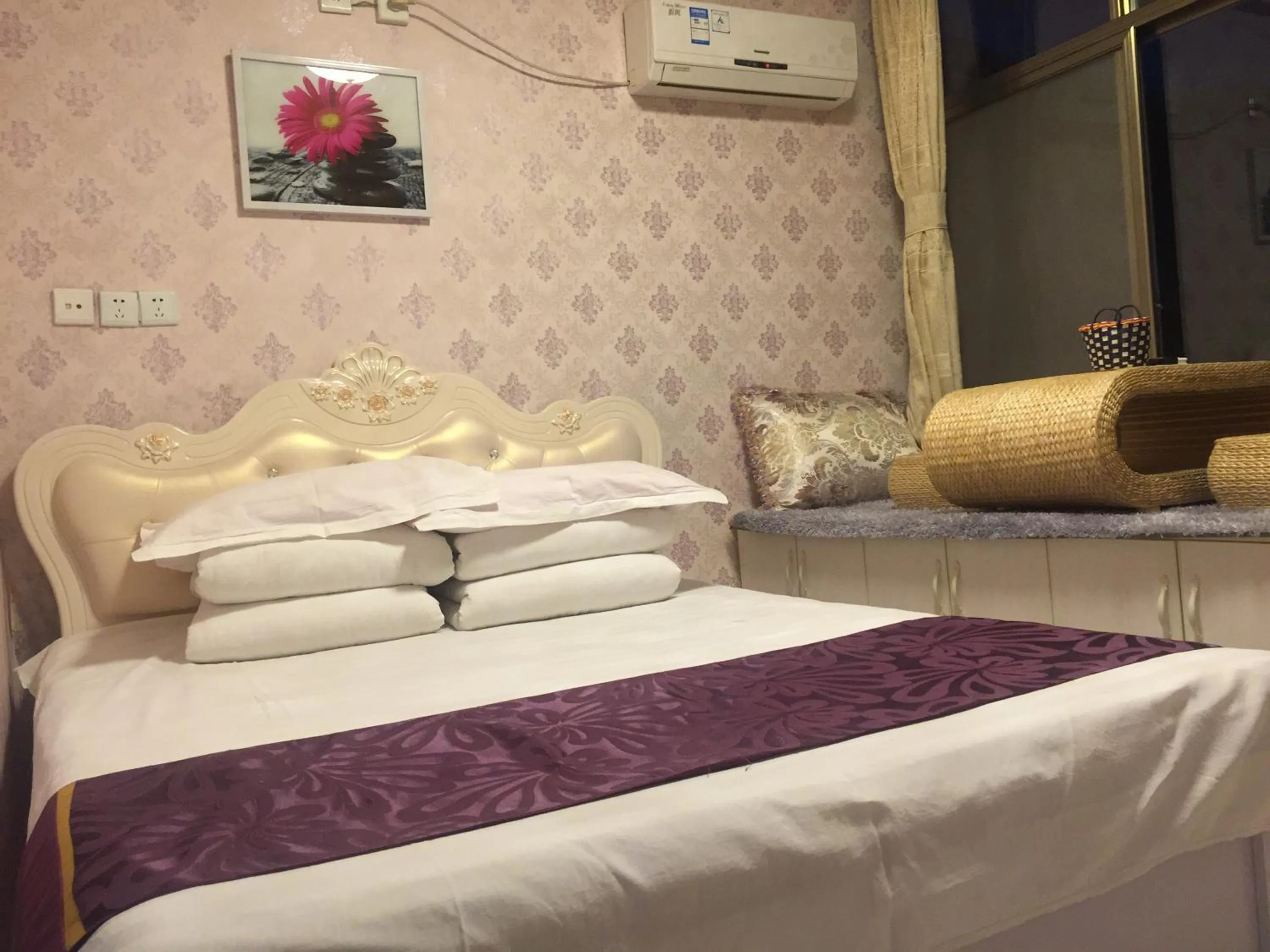 Property building, Bed in Huangyaguan Great Wall Li Bo Home Hotel