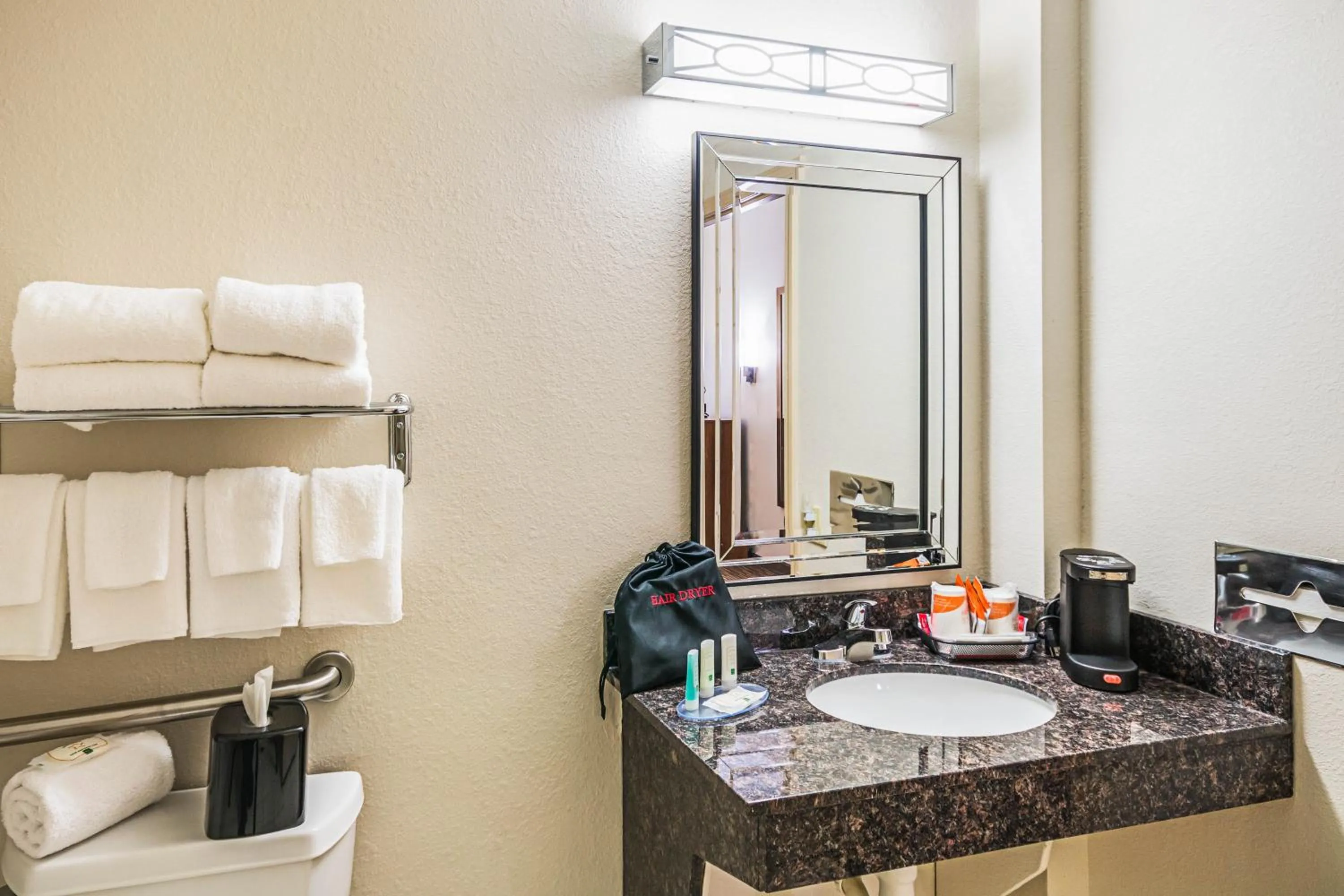 Bathroom in Quality Inn Berea