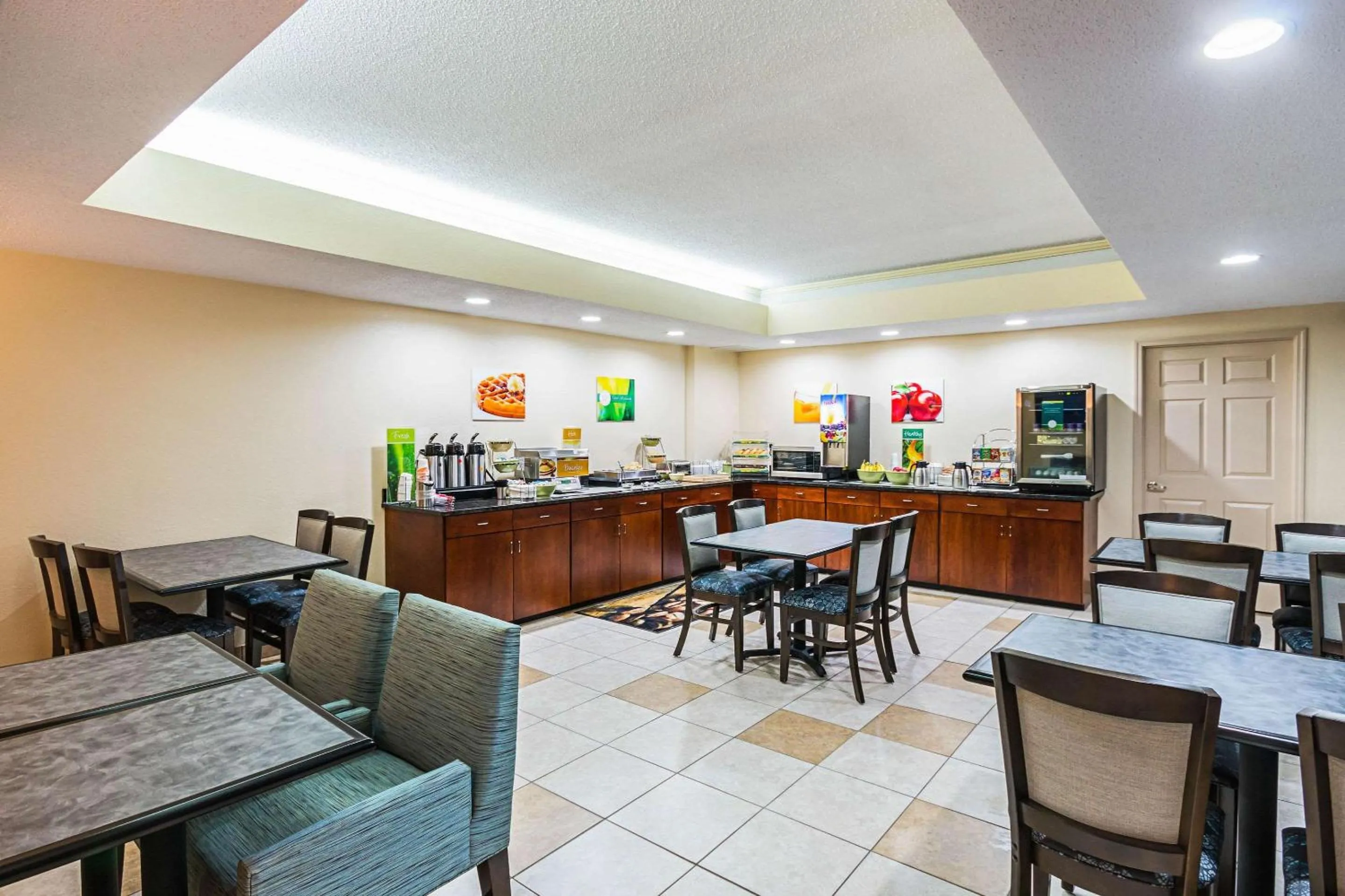 Restaurant/places to eat in Quality Inn Berea