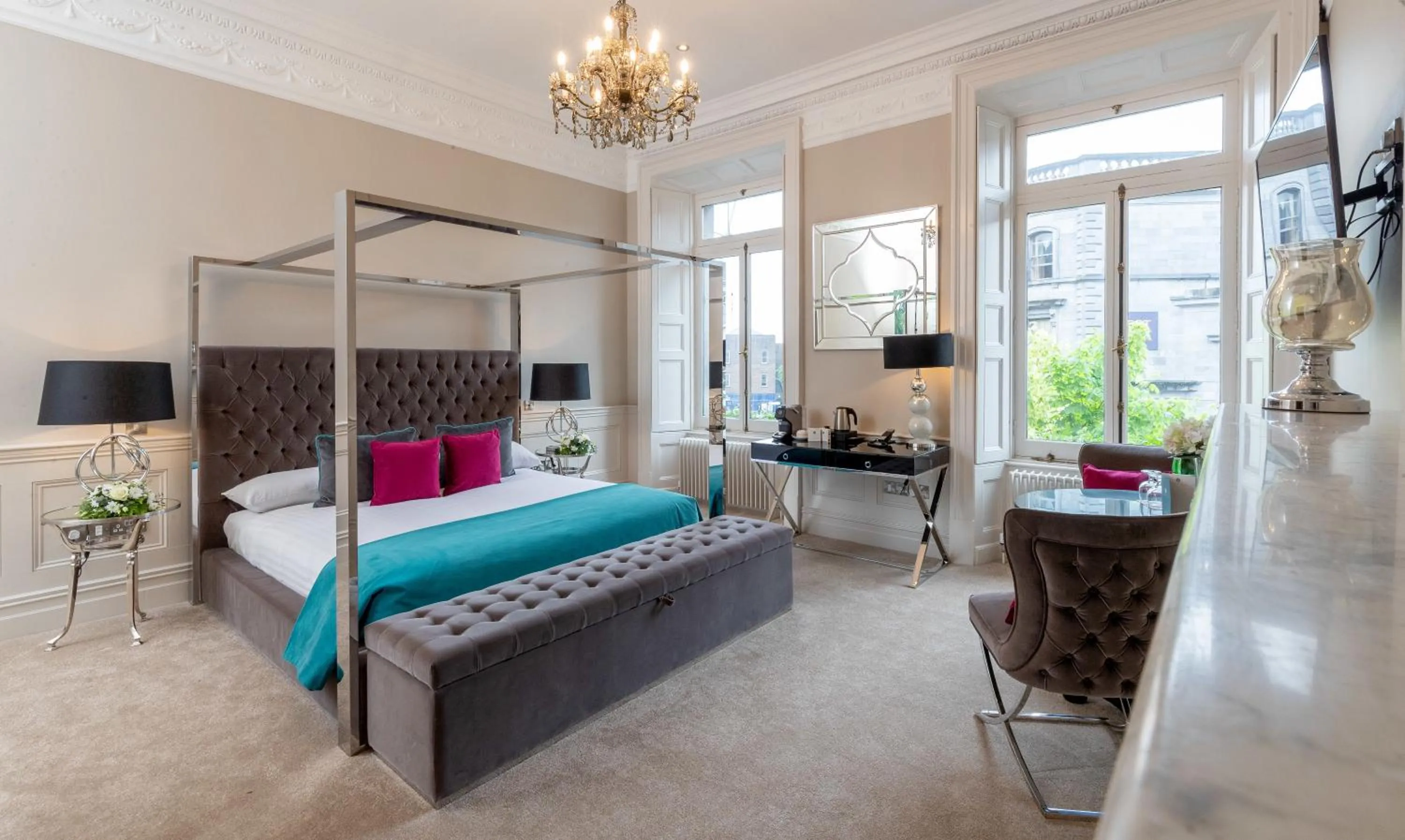 Property building, Bed in Kilkenny Hibernian Hotel