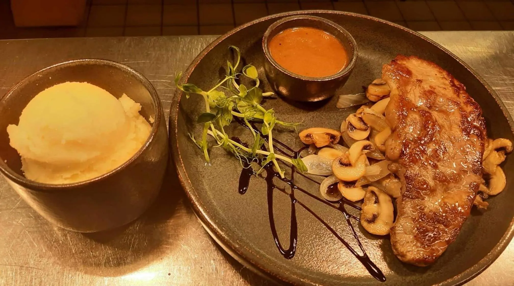 Restaurant/places to eat in Station House Hotel Letterkenny