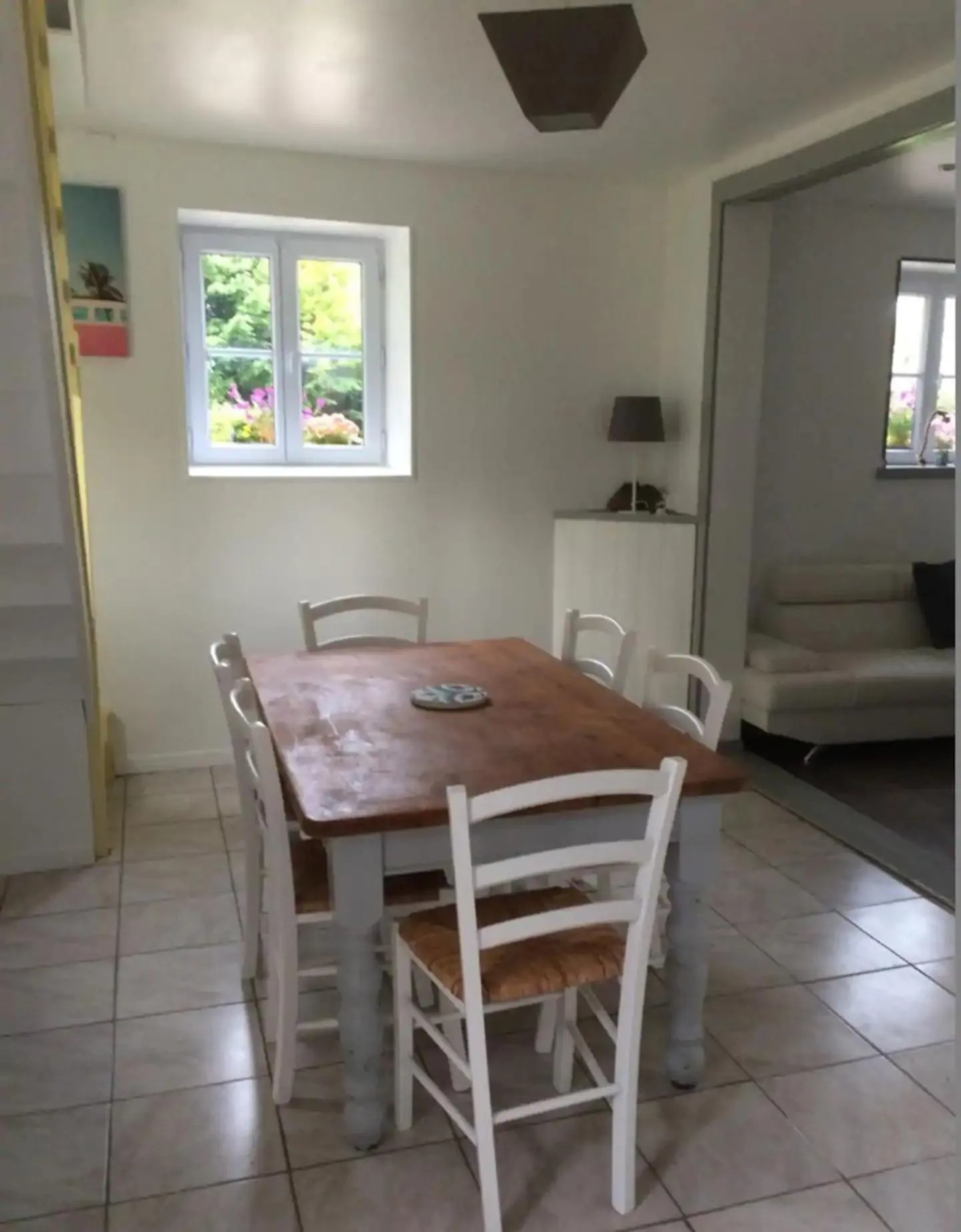Dining area in Ivy House Utah Beach