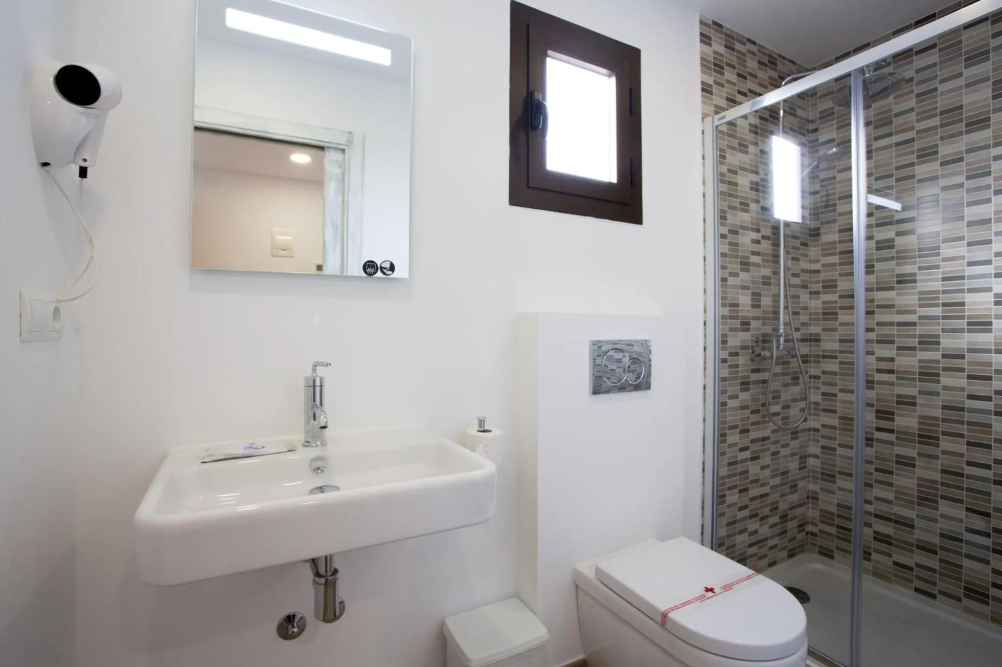 Shower in Hotel Rosamar - Emar Hotels