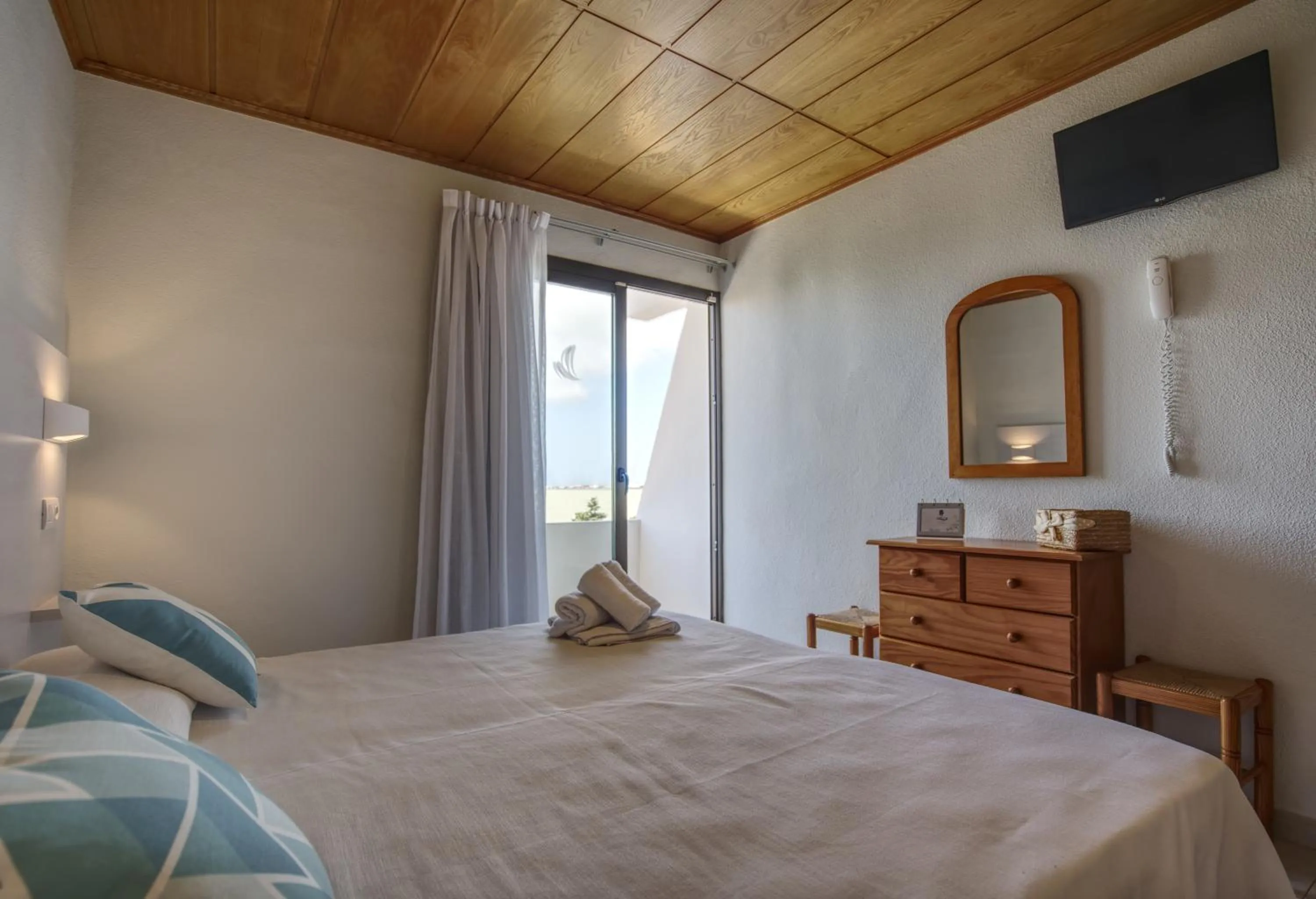 Bed in Hotel Rosamar - Emar Hotels